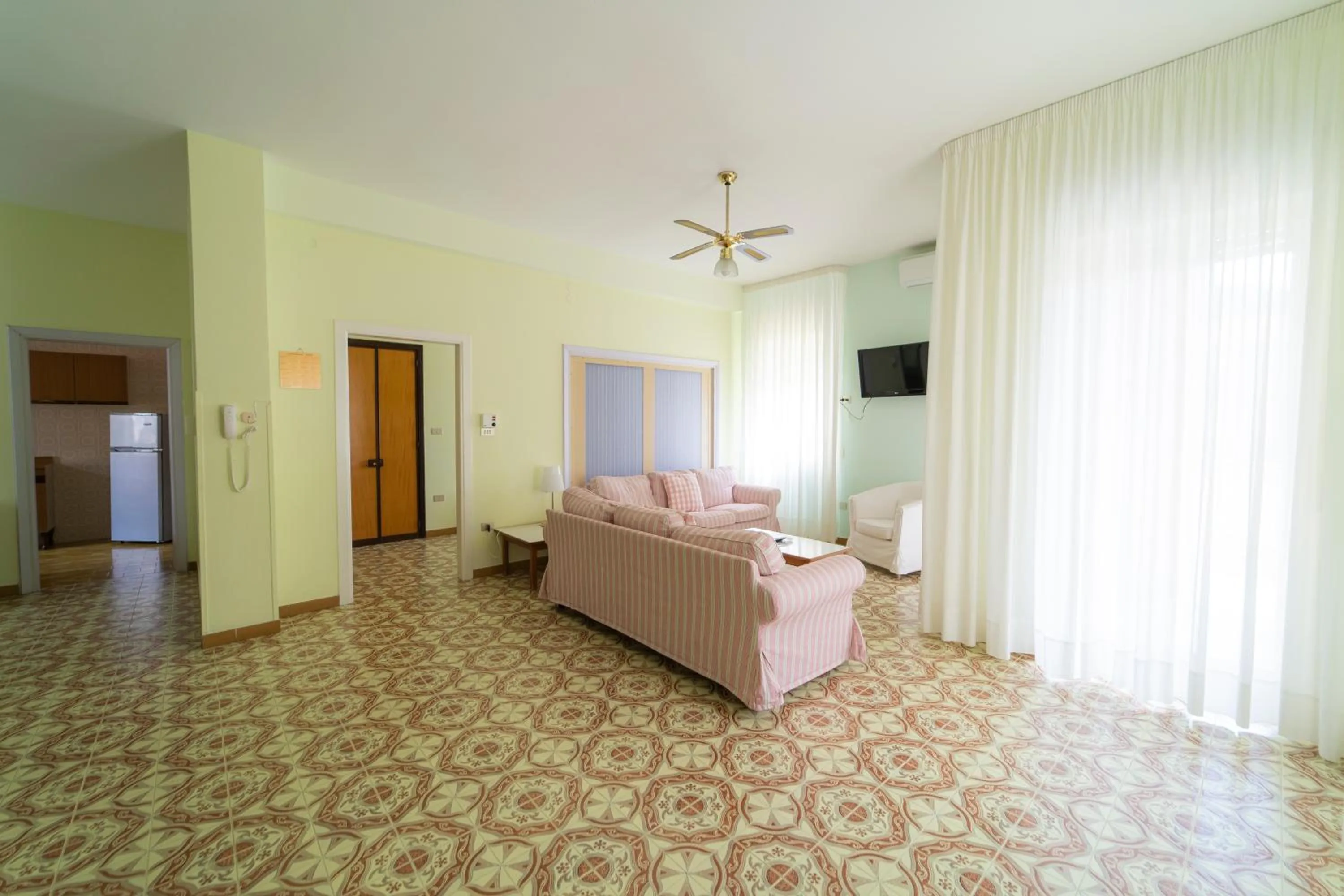 Communal lounge/ TV room, Bed in Casa Vacanza San Pietro