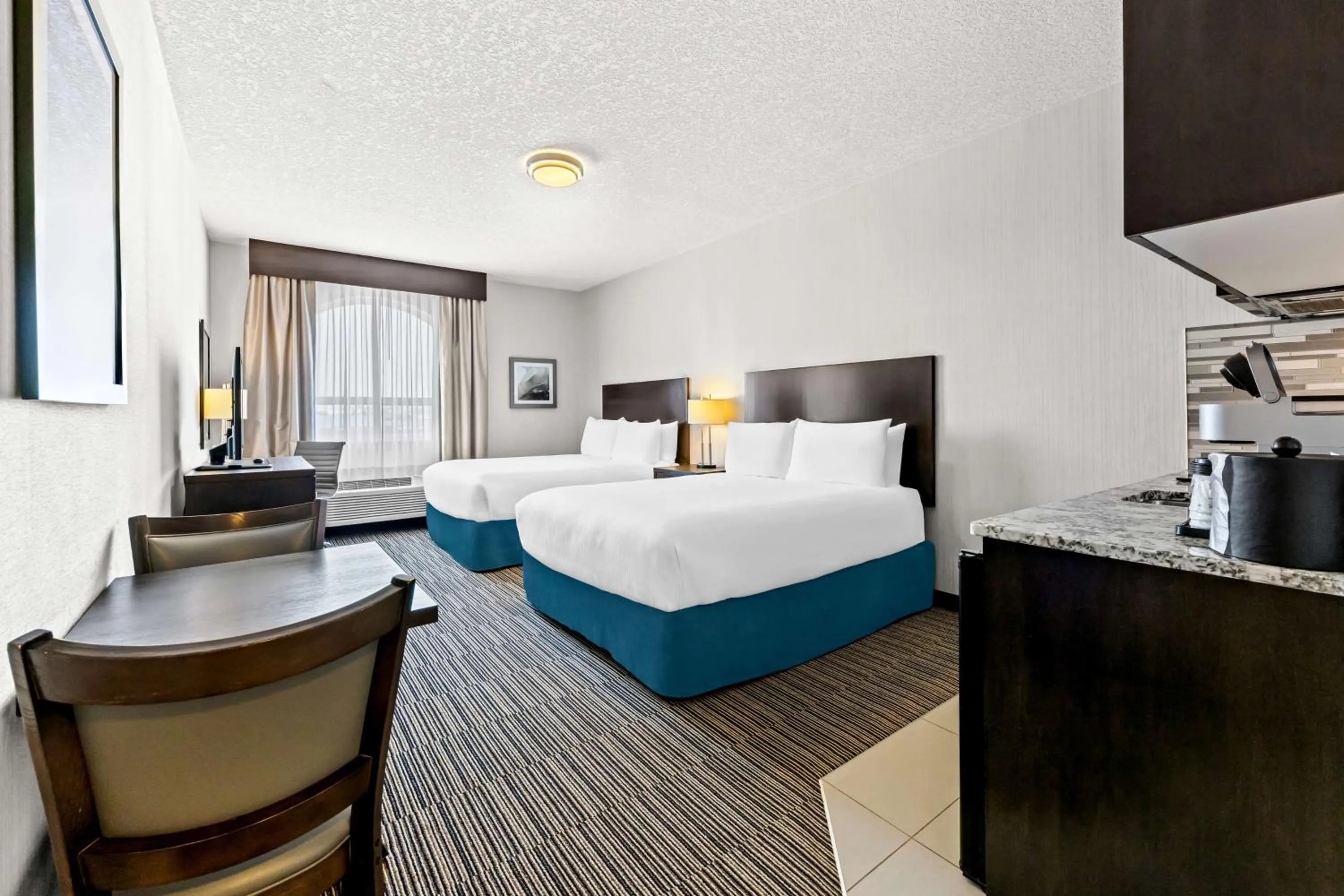 Photo of the whole room, Bed in Best Western Plus Airdrie Gateway