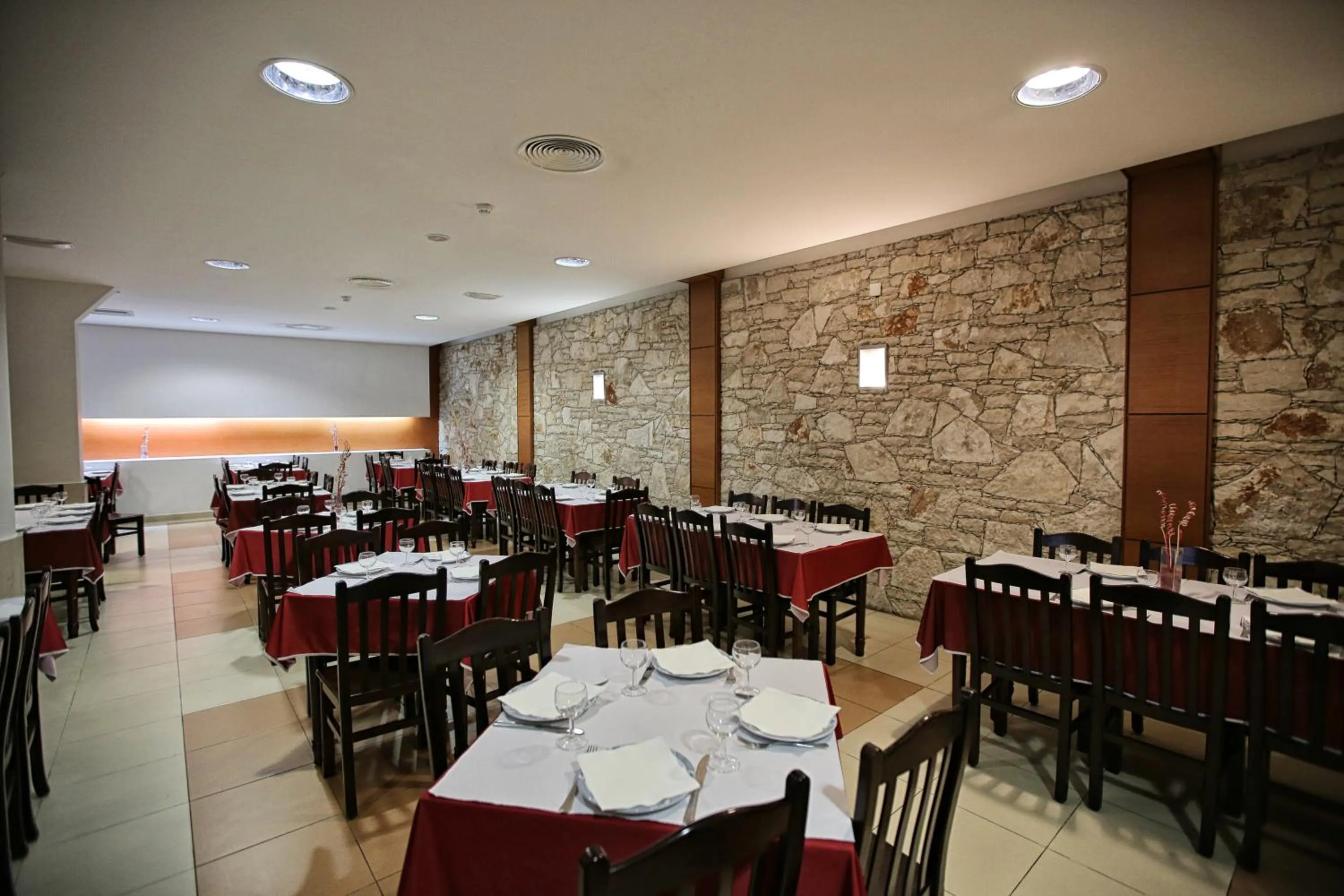 Restaurant/places to eat in Hotel Recinto