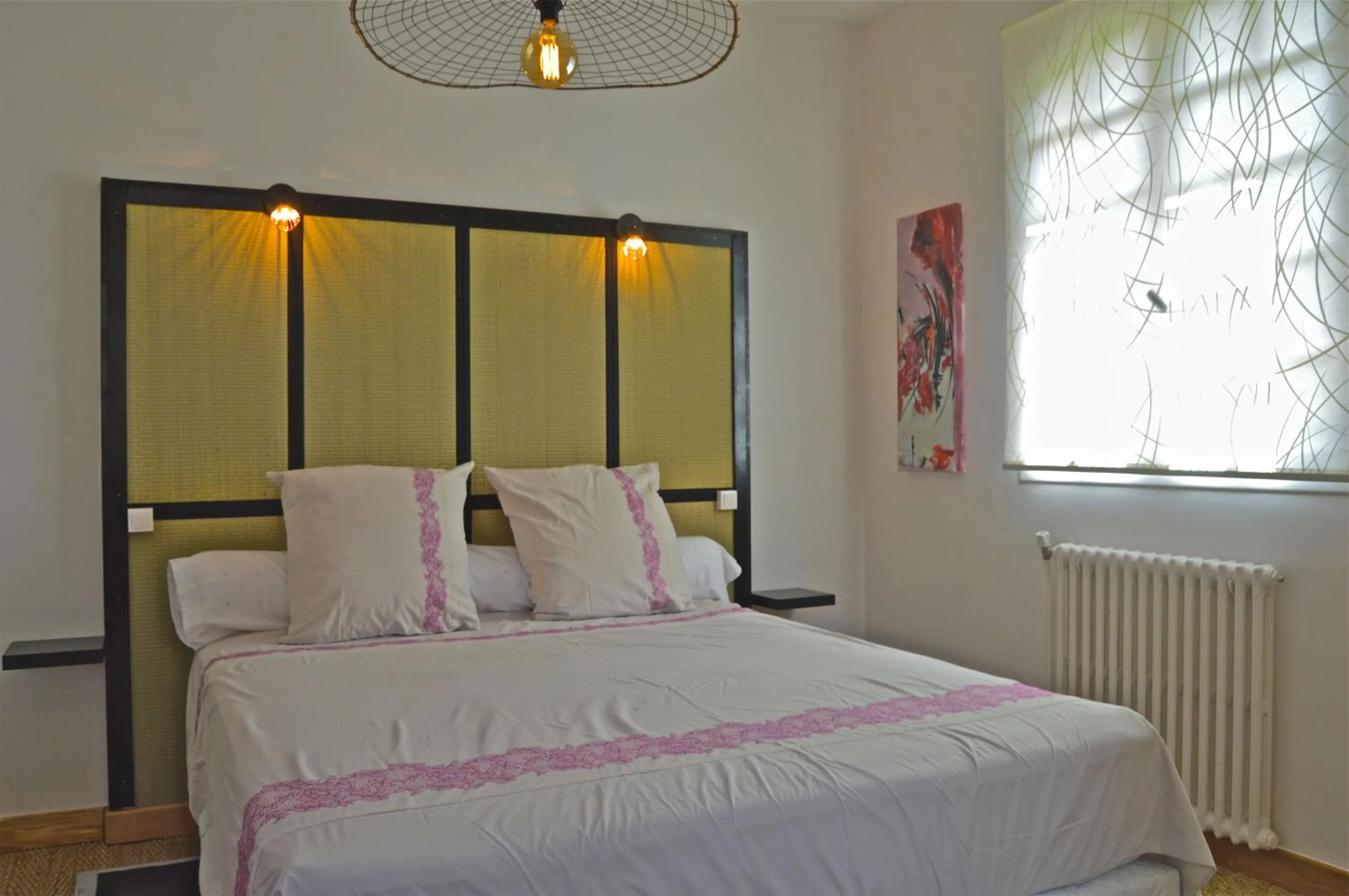 Photo of the whole room, Bed in L'Escalère