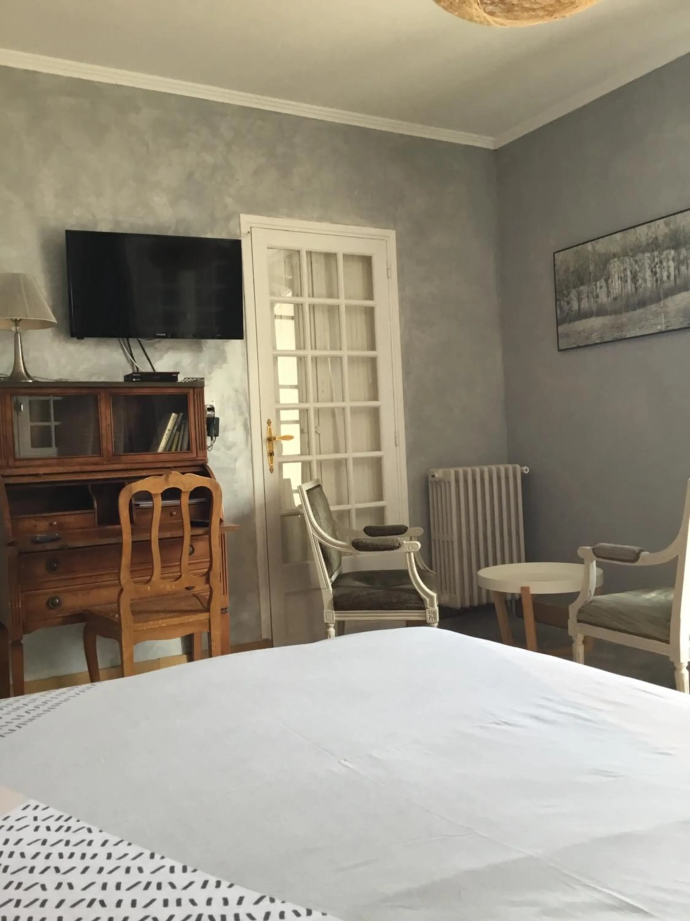 Seating area, Bed in L'Escalère