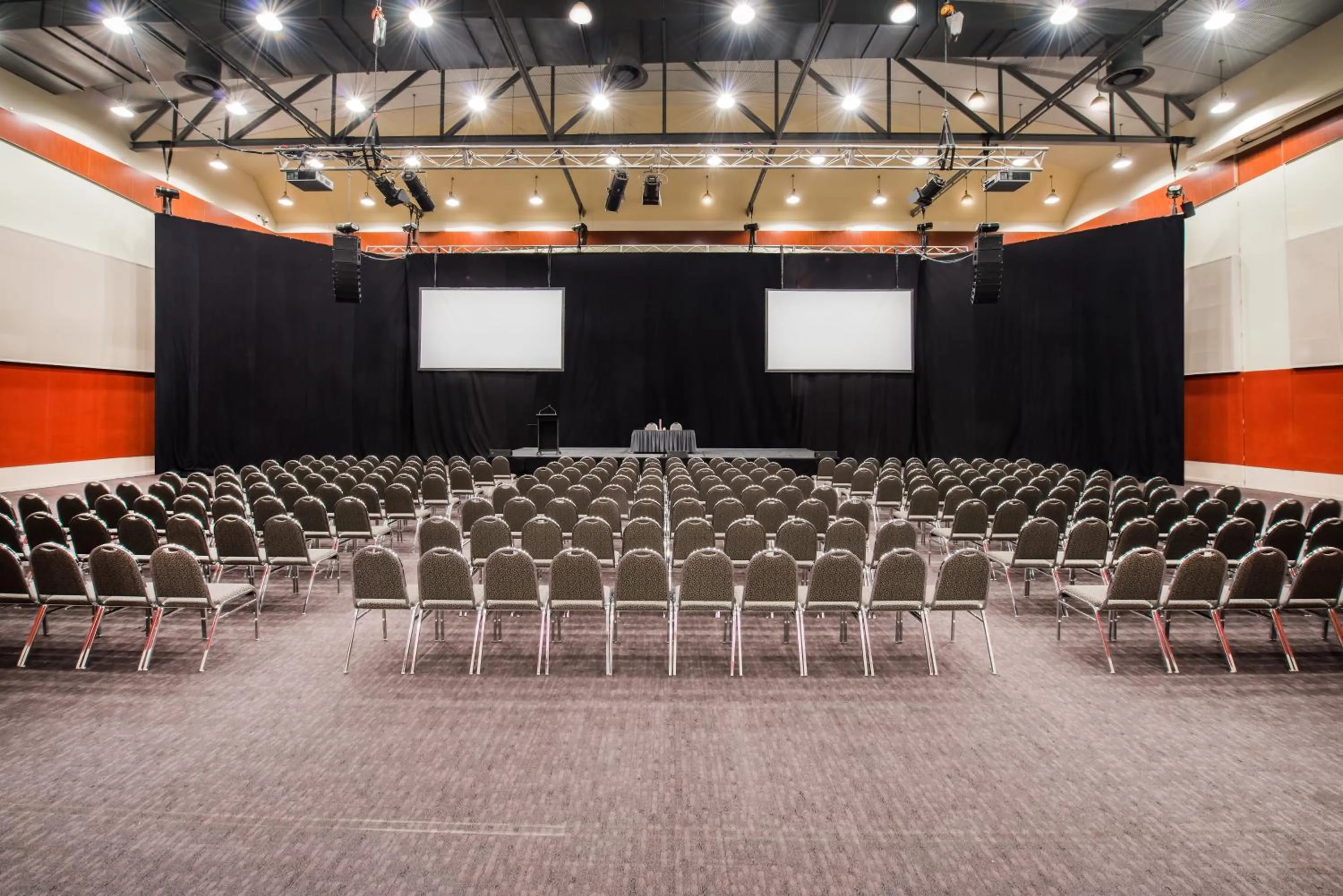 Meeting/conference room in Crowne Plaza Alice Springs Lasseters by IHG