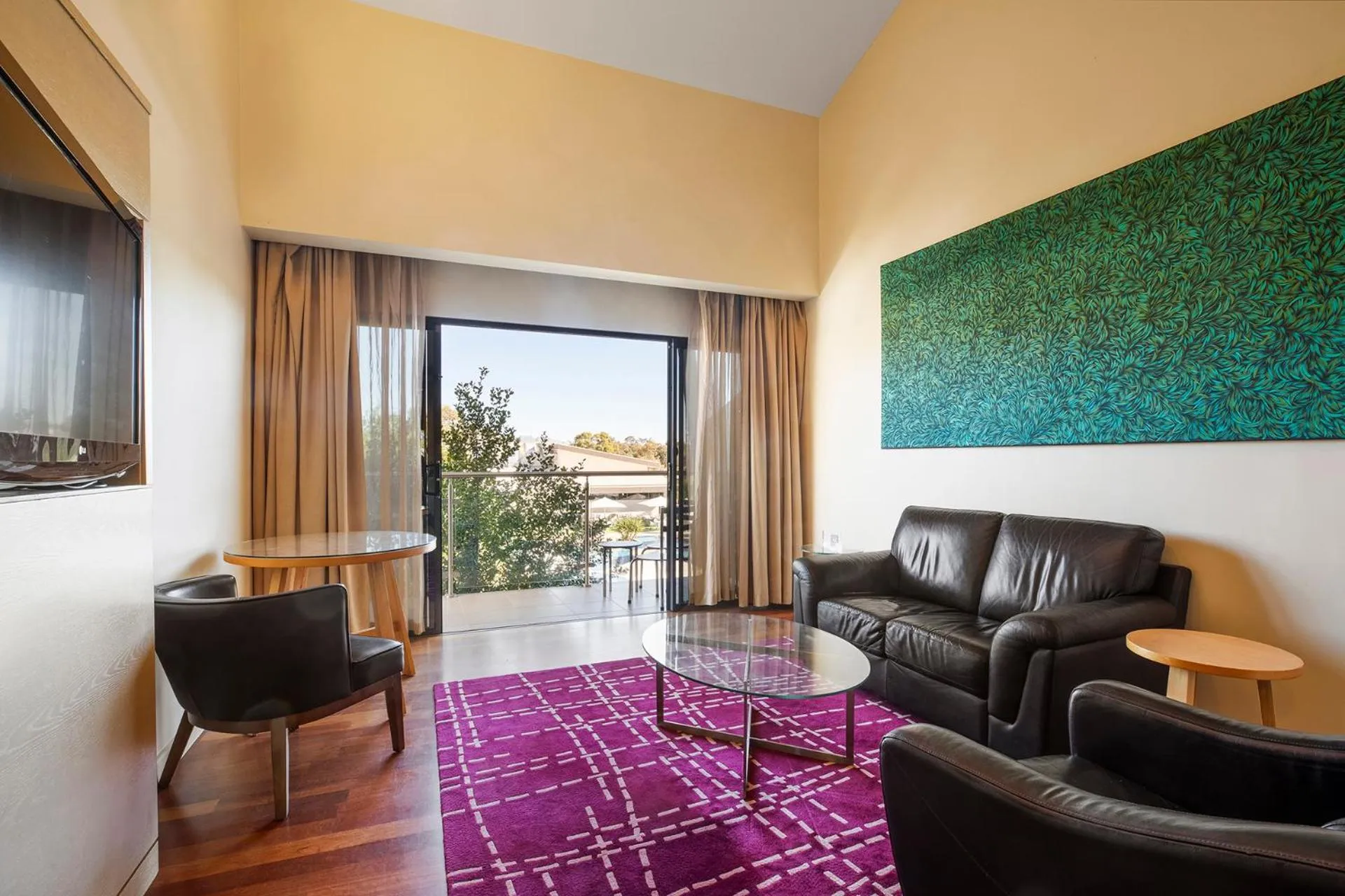 Living room in Crowne Plaza Alice Springs Lasseters by IHG