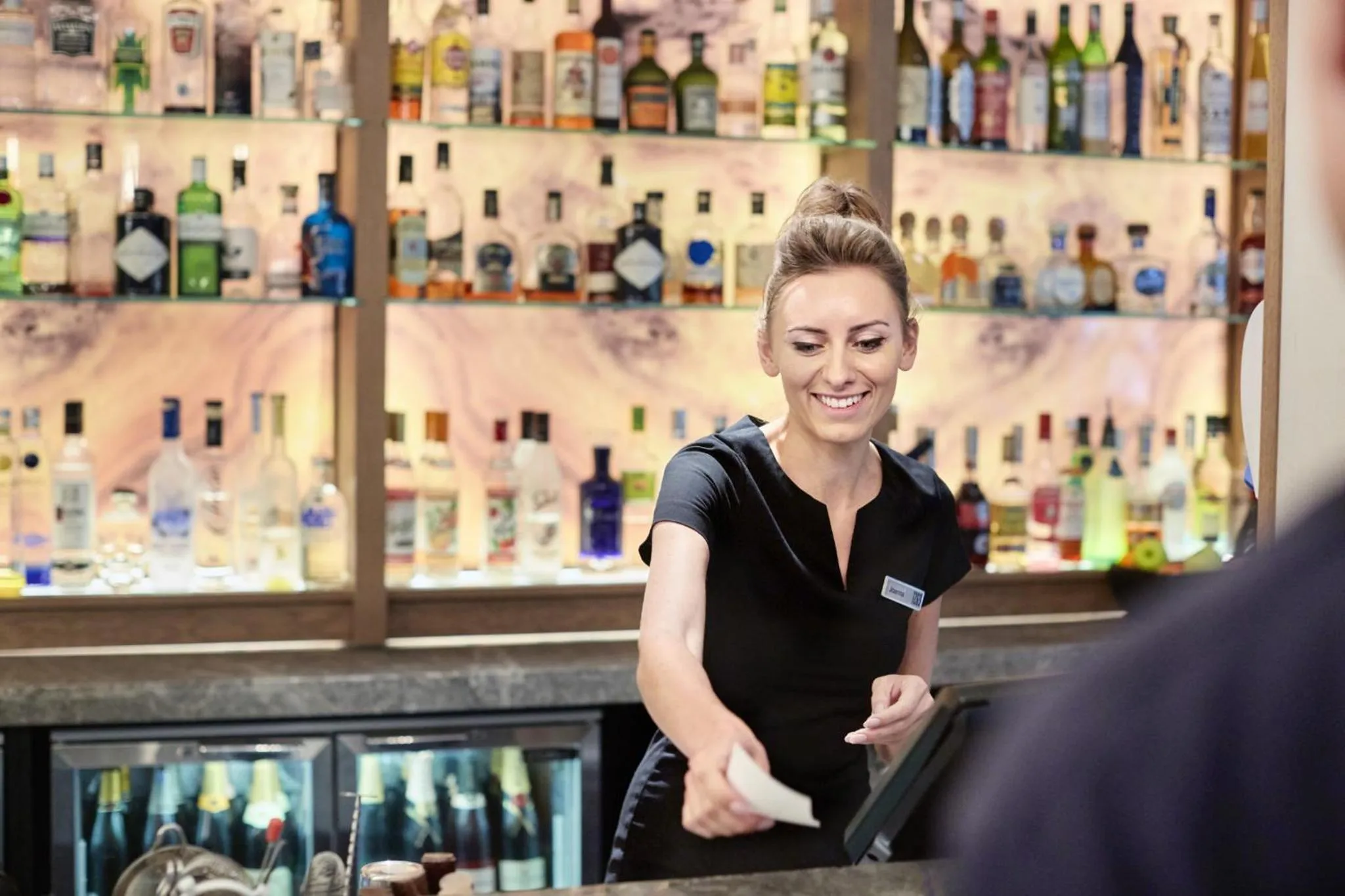 Lounge or bar in Crowne Plaza Alice Springs Lasseters by IHG