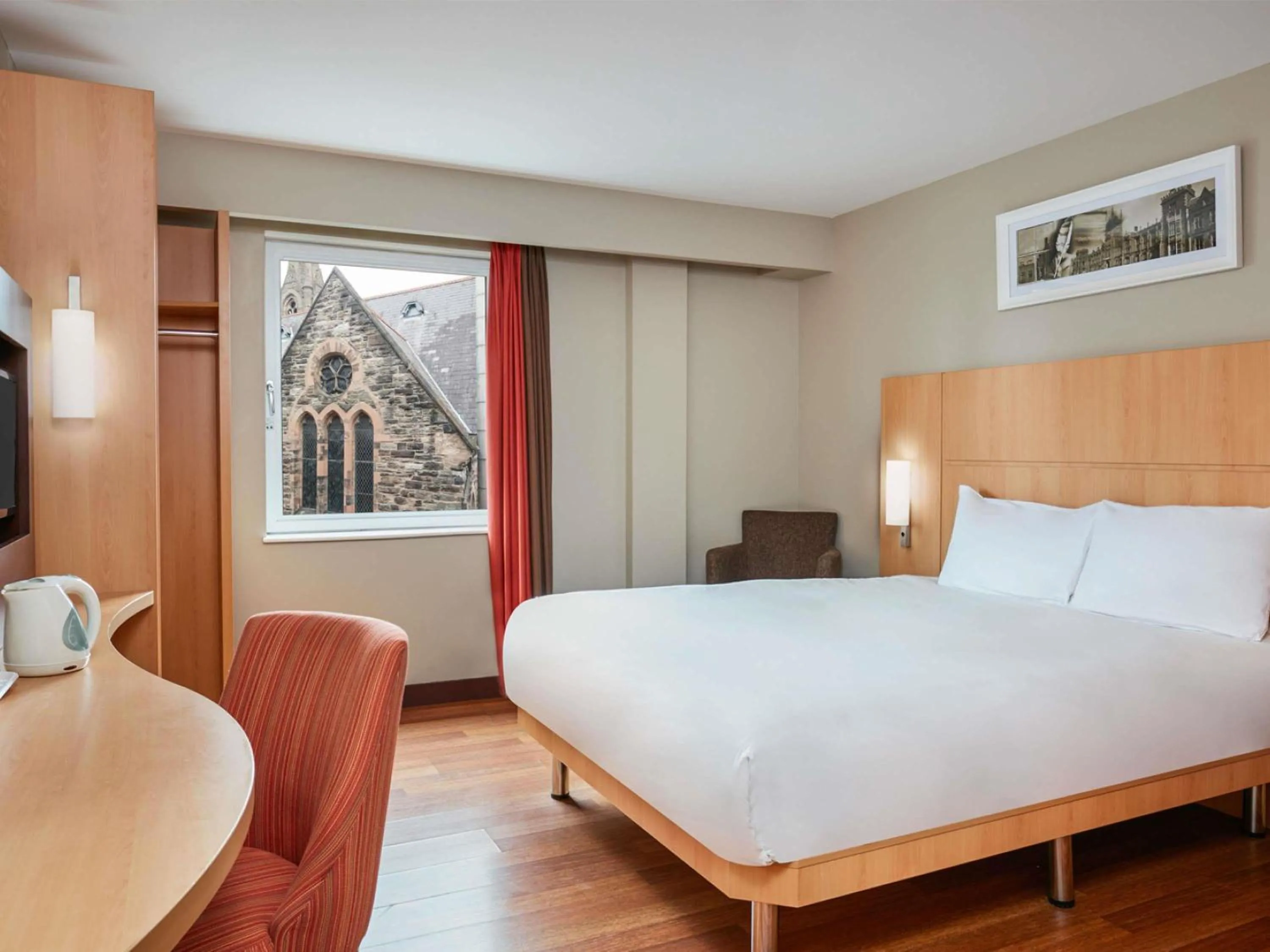 Property building, Bed in ibis Belfast Queens Quarter