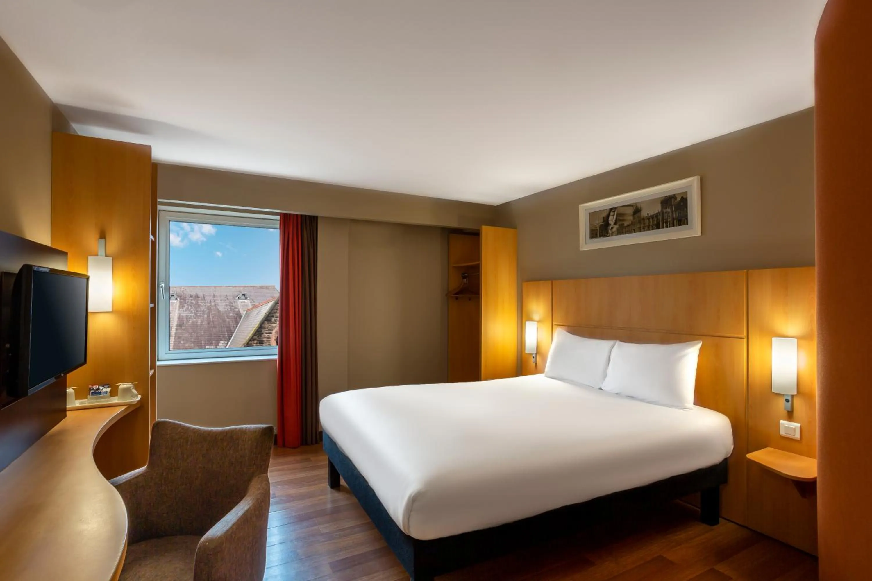 Bed in ibis Belfast Queens Quarter