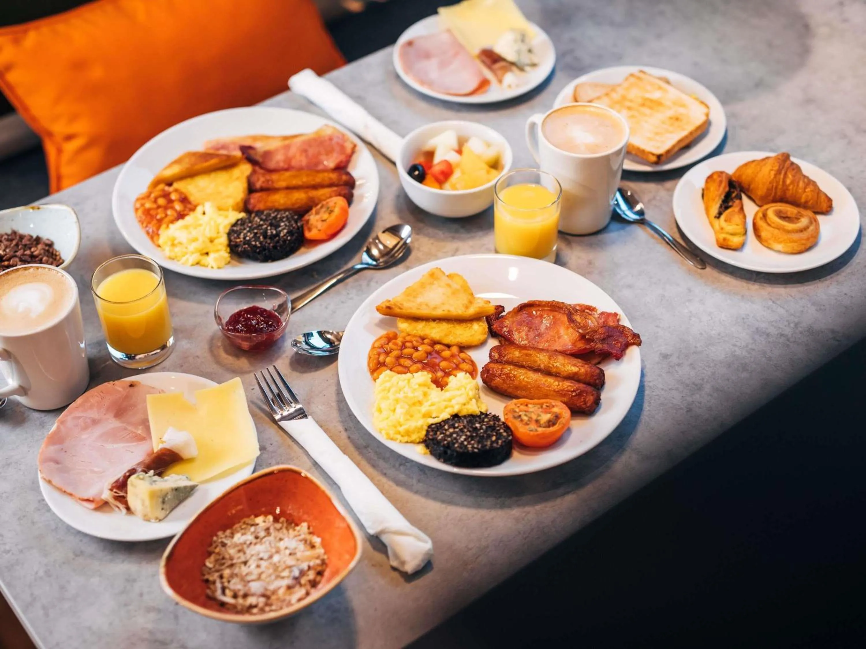 Breakfast in ibis Belfast City Centre