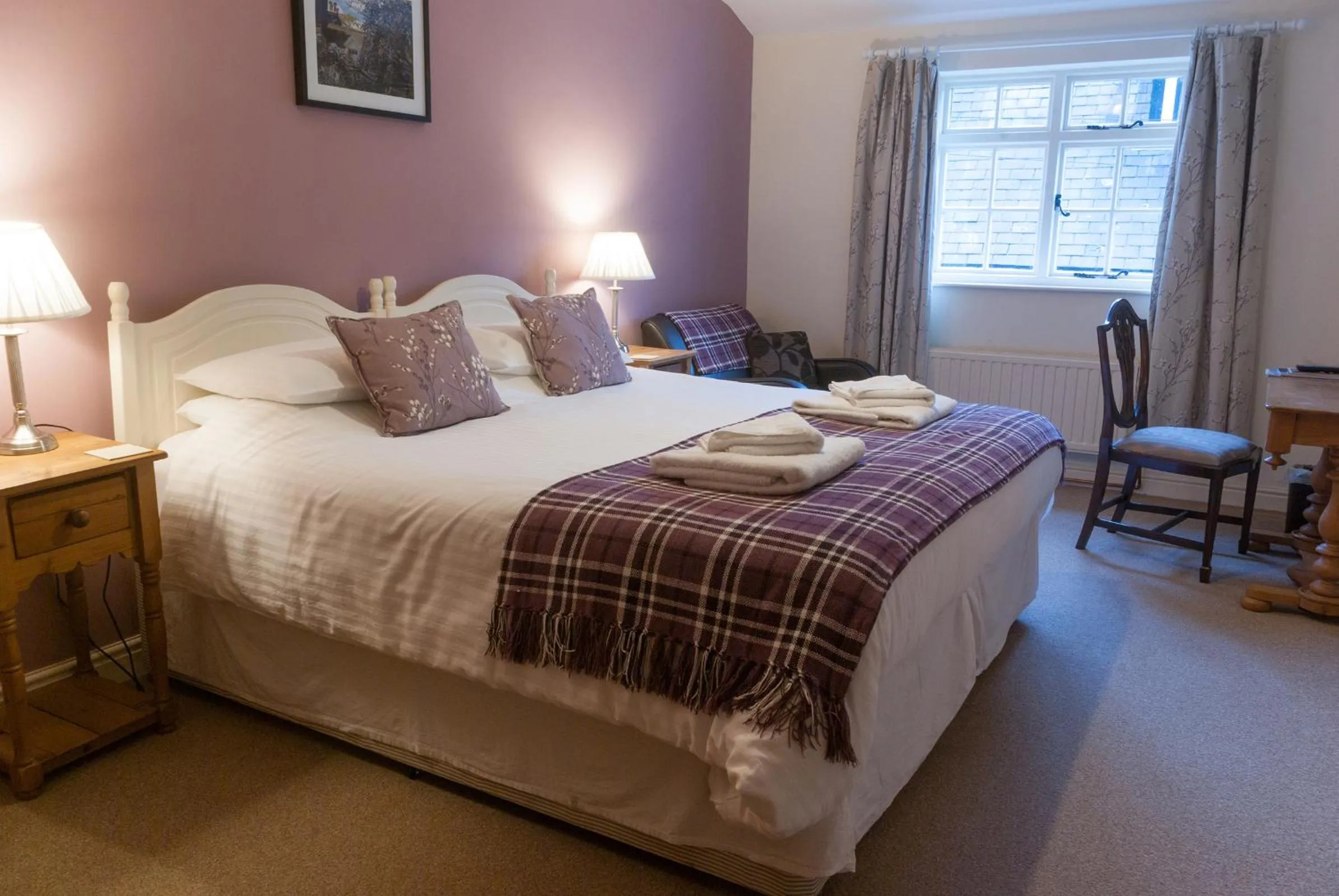 Photo of the whole room, Bed in The Dragon Hotel