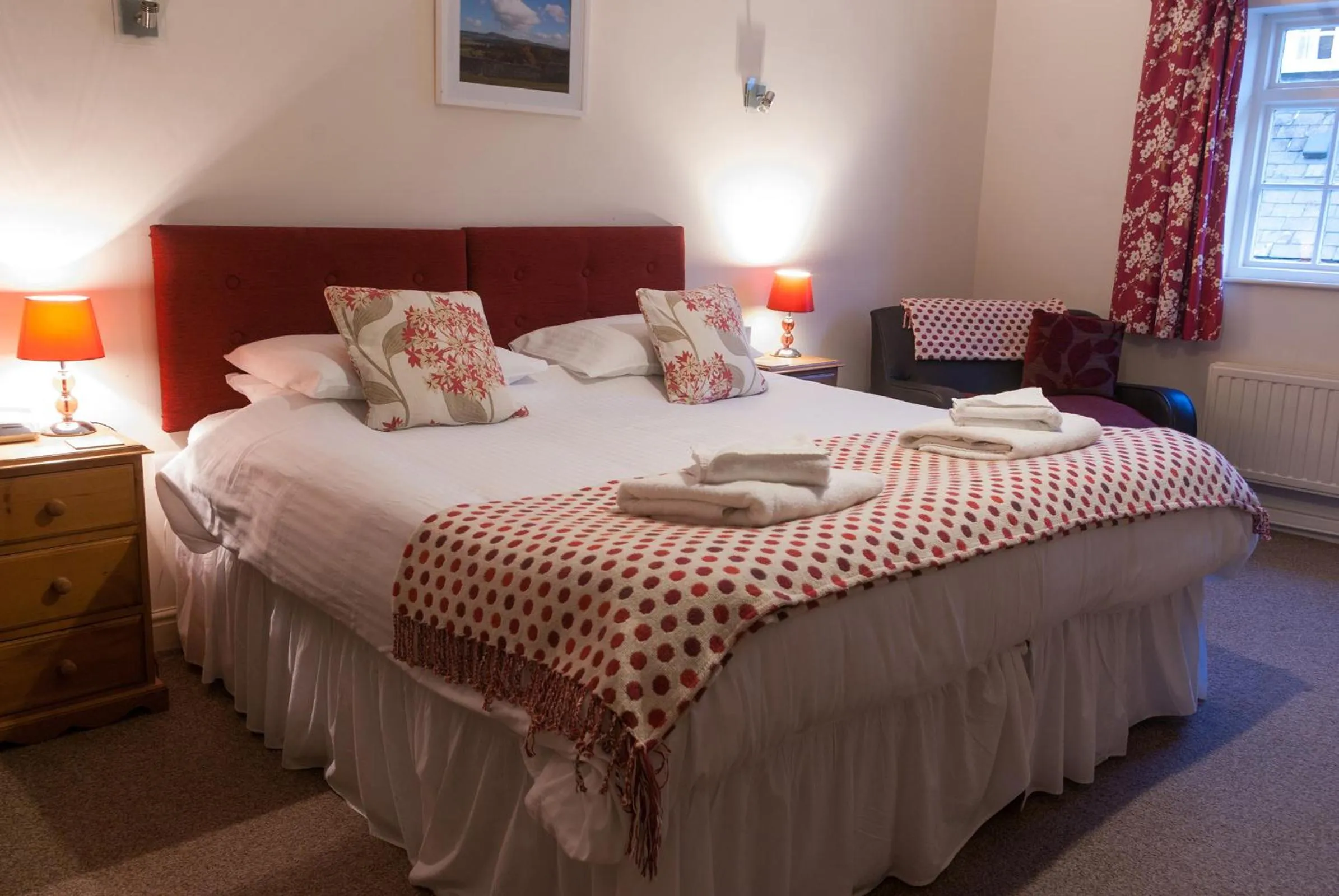 Photo of the whole room, Bed in The Dragon Hotel