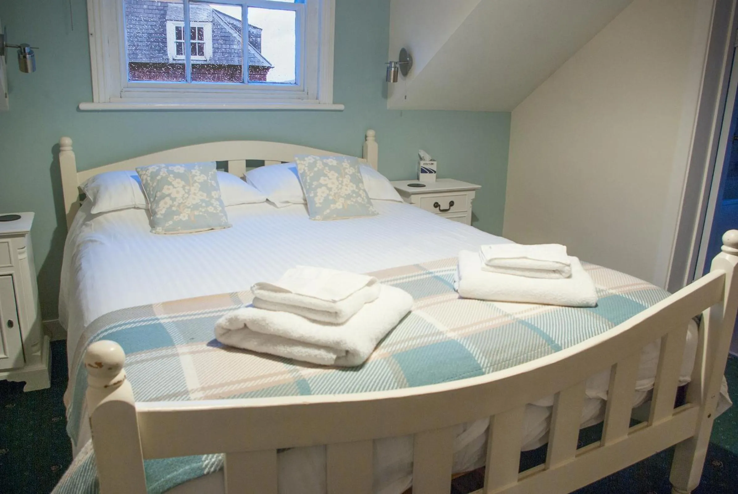 Photo of the whole room, Bed in The Dragon Hotel