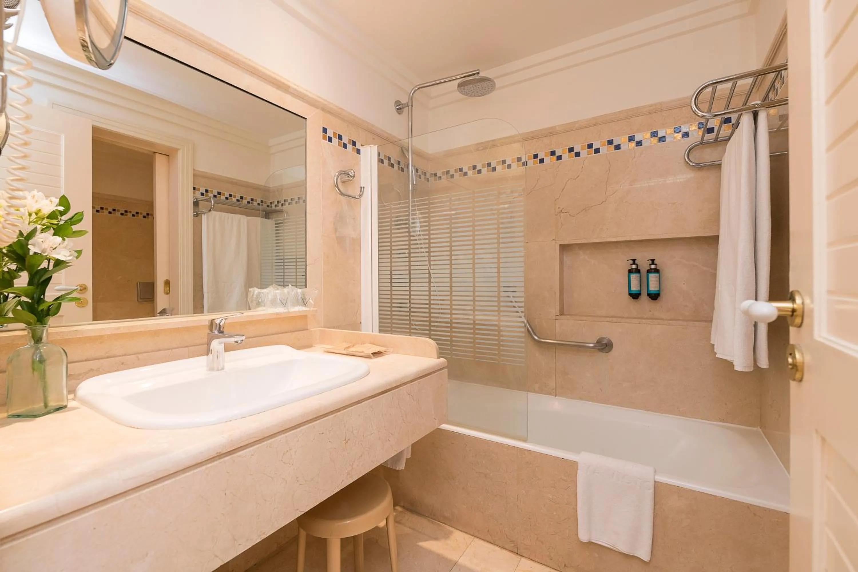 Bathroom in Hotel Playa Victoria