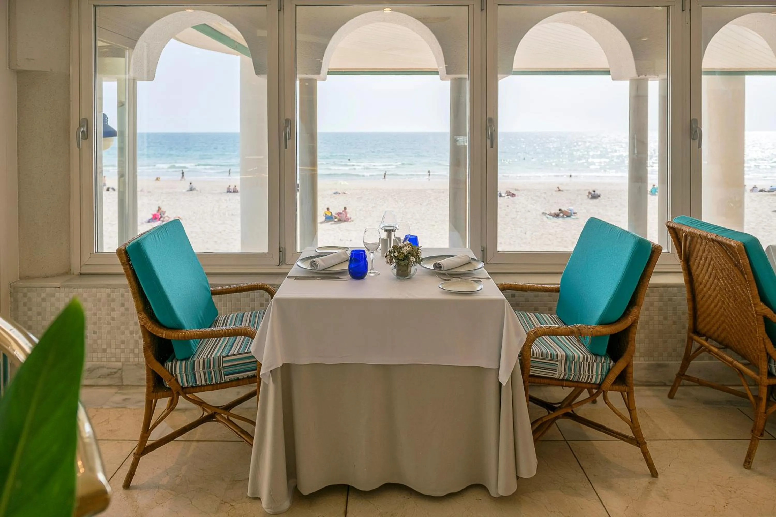 Restaurant/places to eat in Hotel Playa Victoria