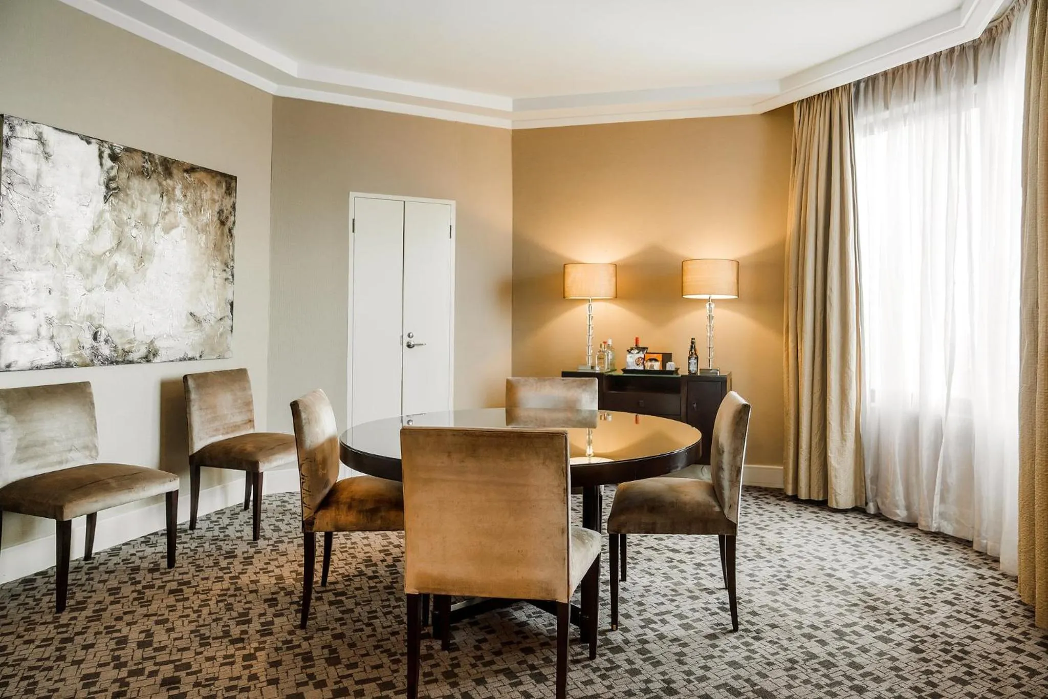 Photo of the whole room in InterContinental Adelaide by IHG