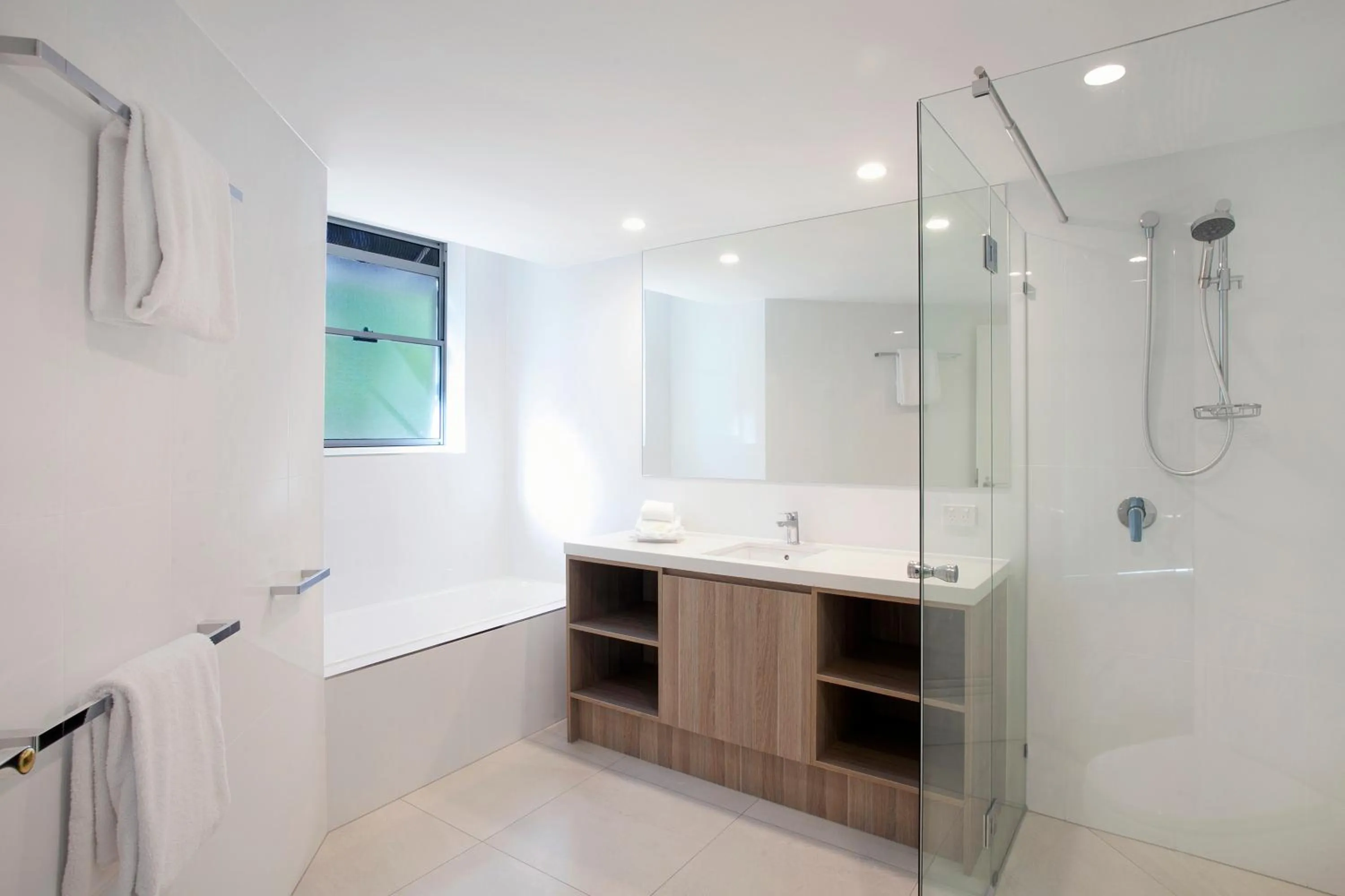 Shower in Emerald Noosa