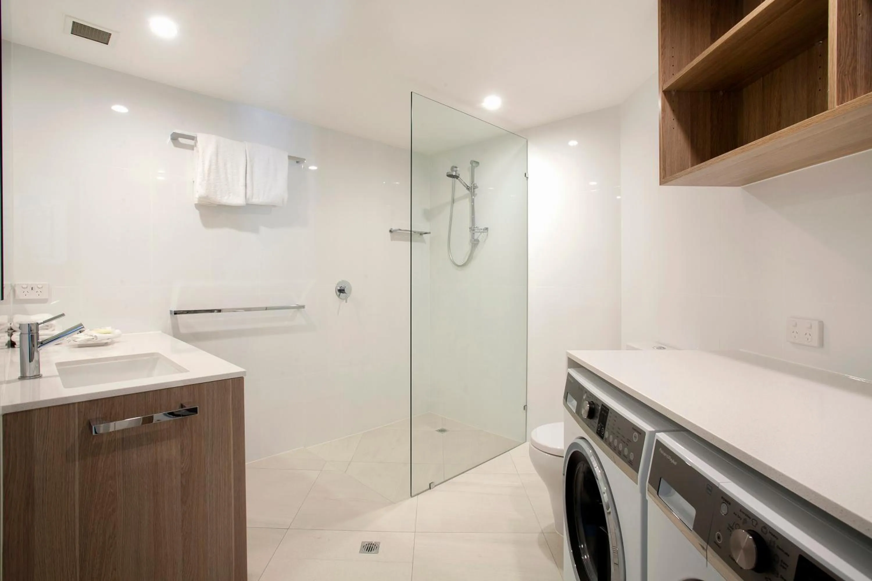 Shower in Emerald Noosa