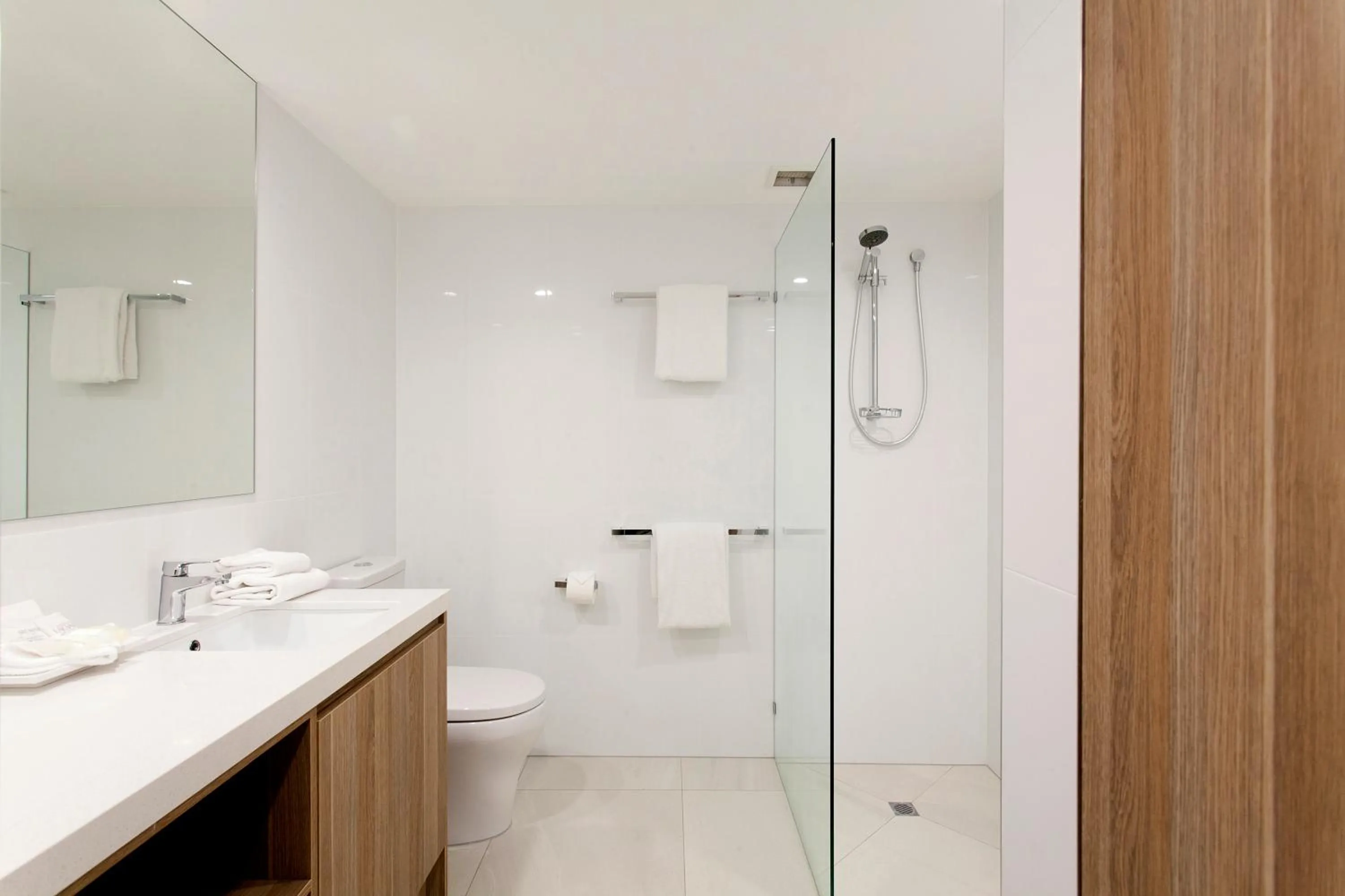 Shower in Emerald Noosa