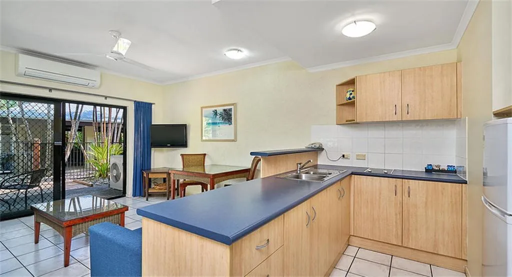 Kitchen or kitchenette in Trinity Beach Club Holiday Apartments