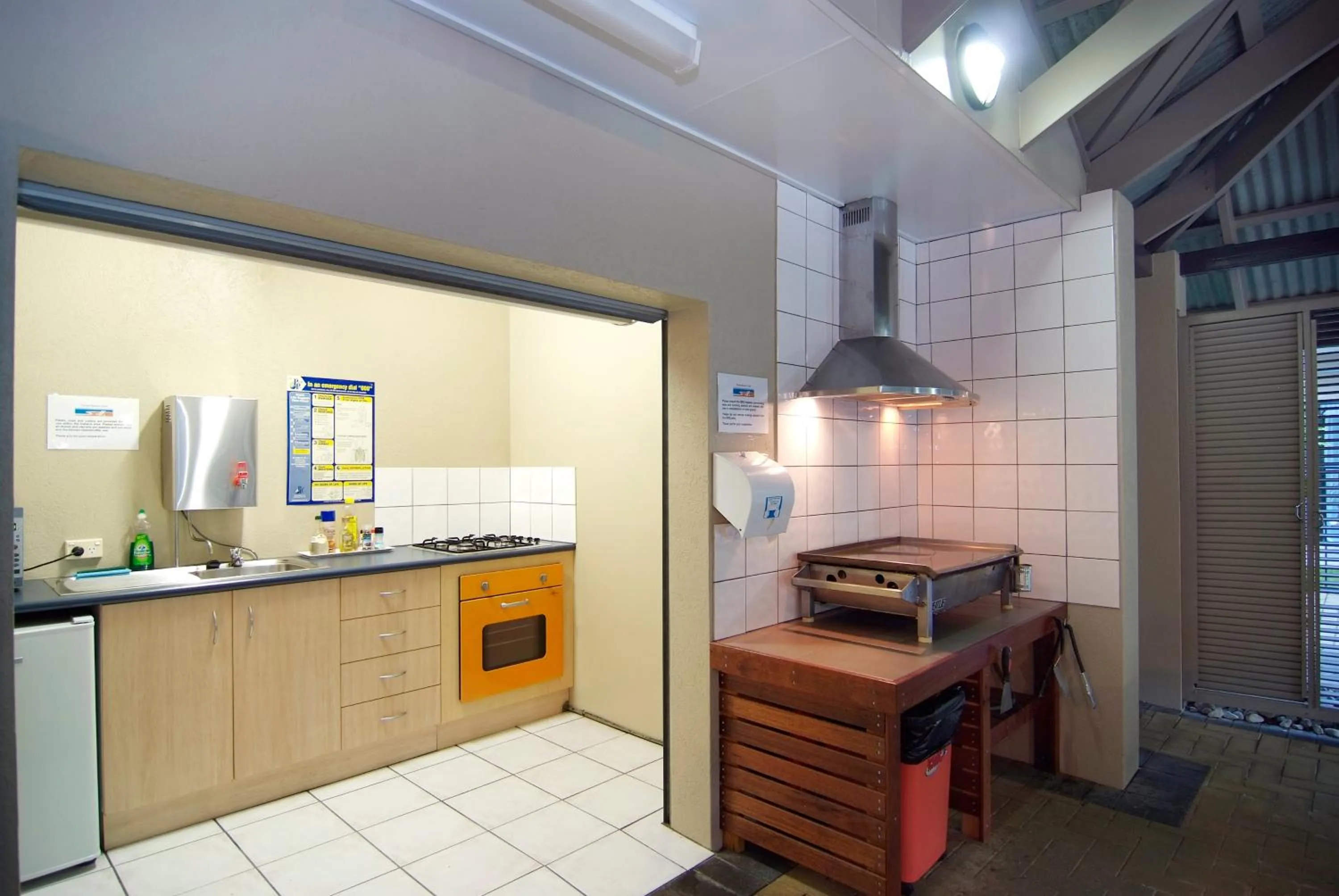 BBQ facilities in Trinity Beach Club Holiday Apartments