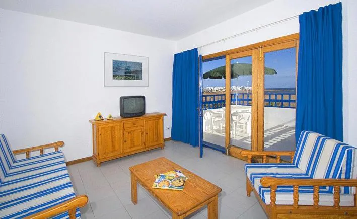 Communal lounge/ TV room in Apartamentos Club Pocillos