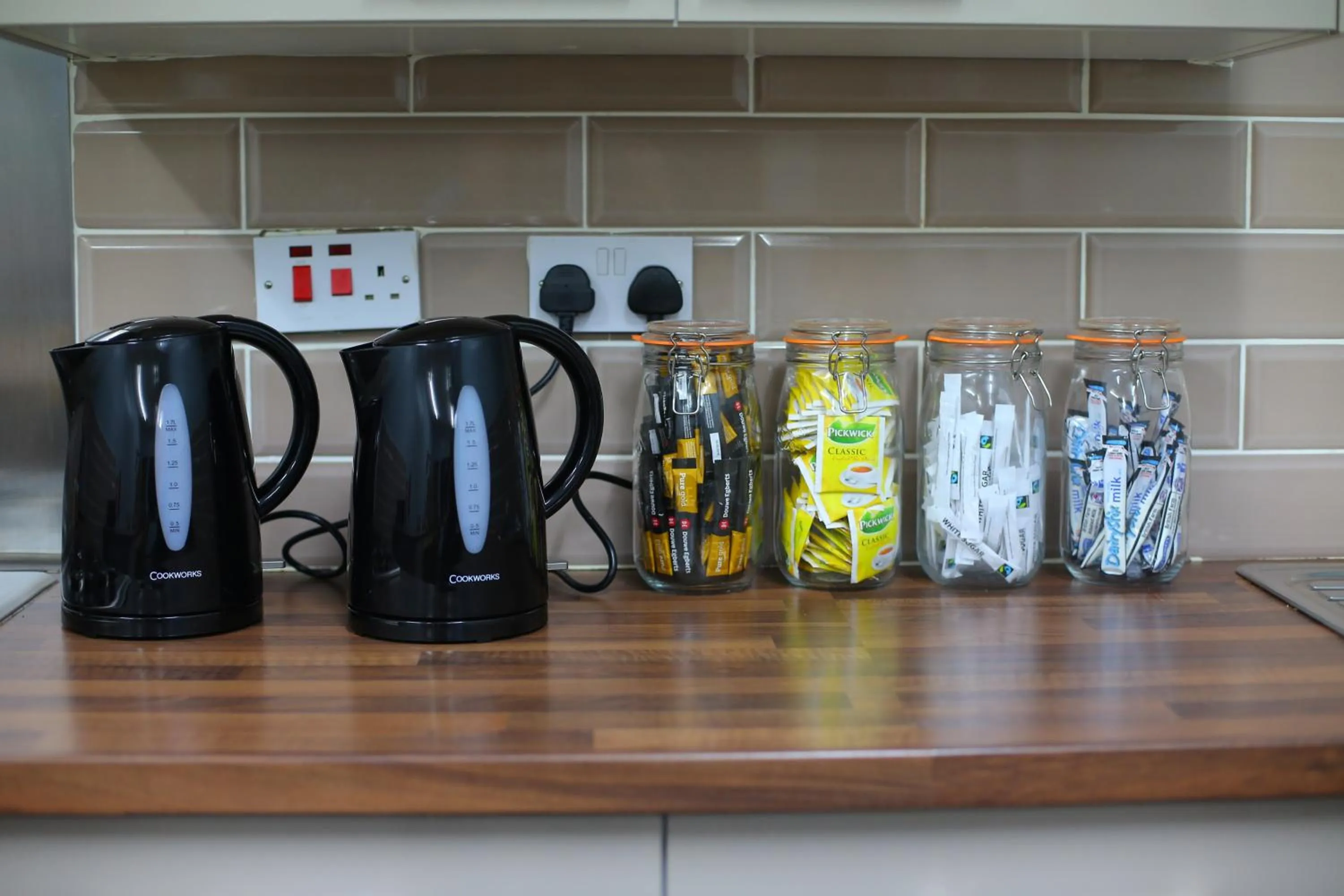 Coffee/tea facilities in International Inn