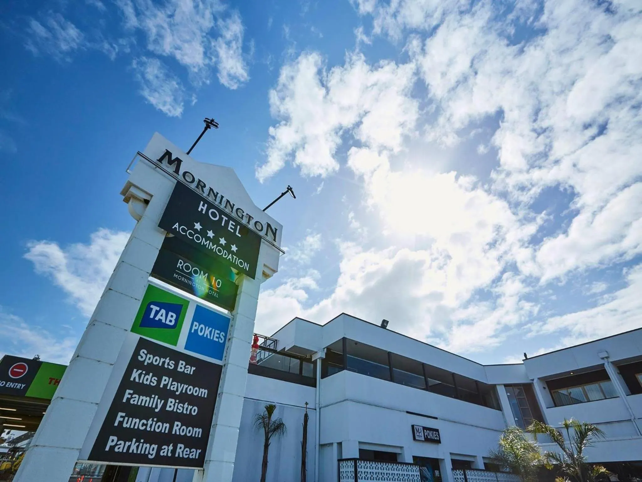Facade/entrance in Mornington Hotel