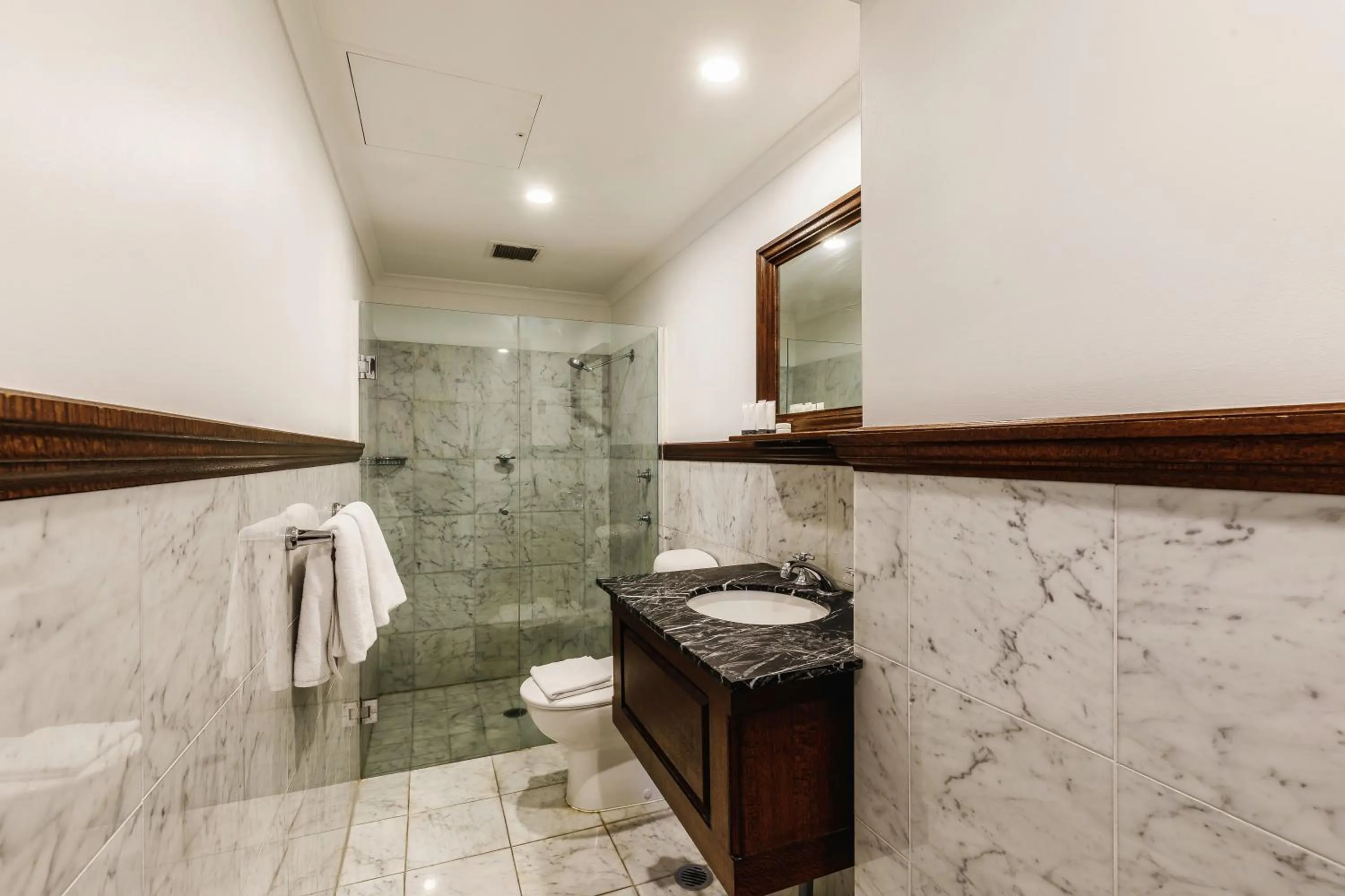 Shower in Royal Exhibition Hotel