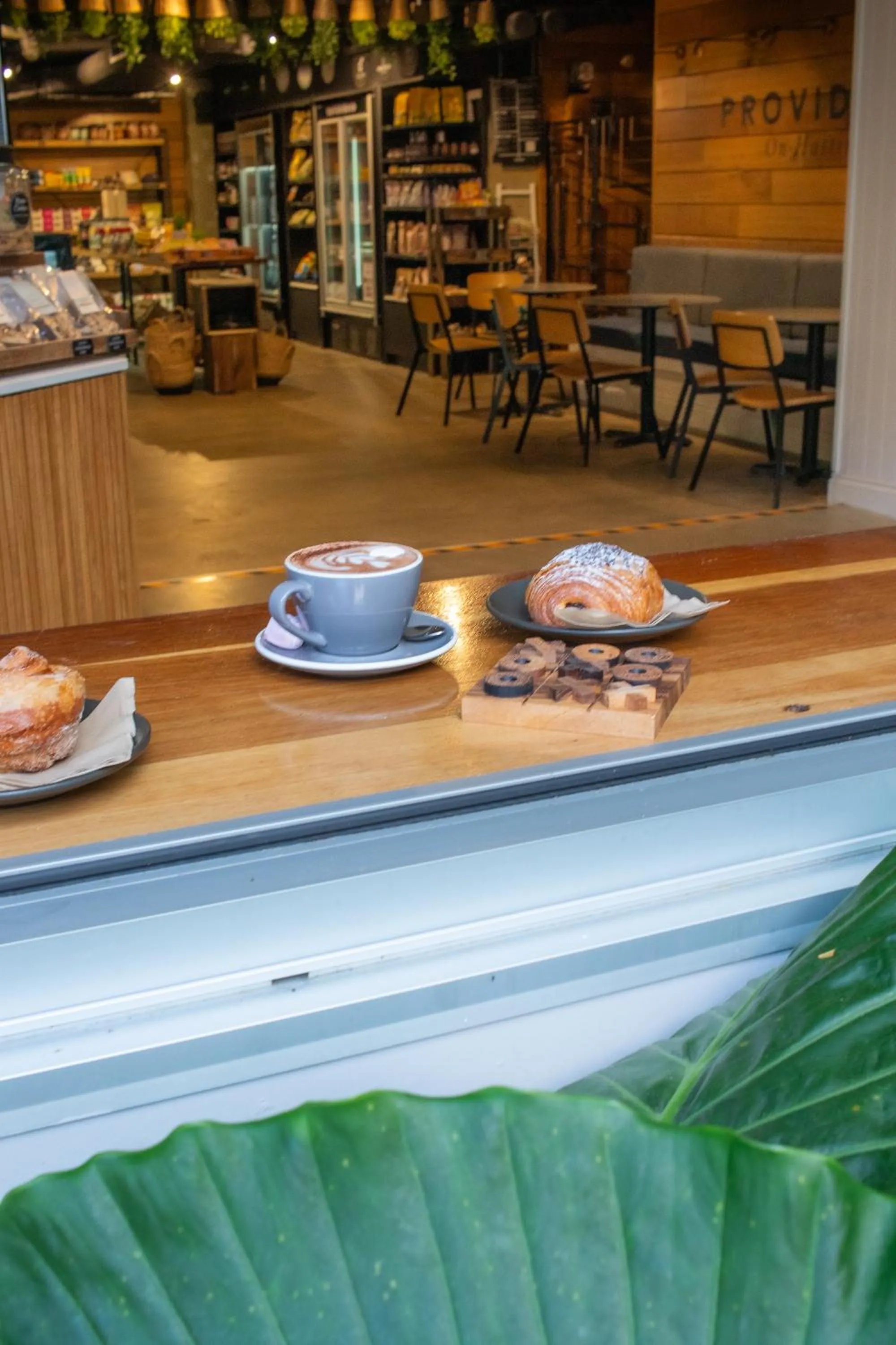 Restaurant/places to eat in Netanya Noosa Beachfront Resort