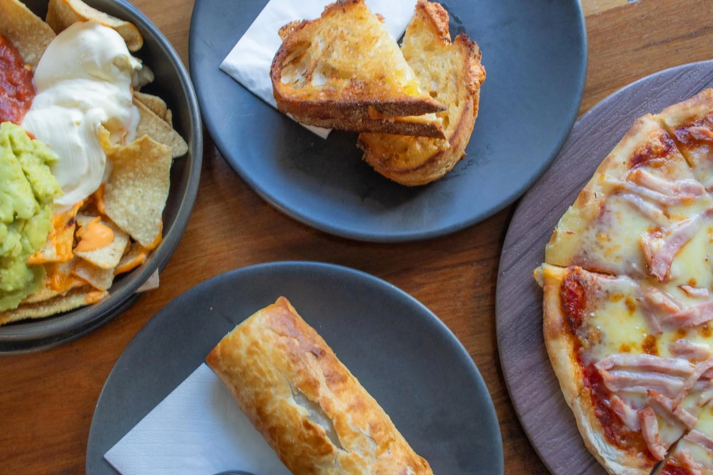 Restaurant/places to eat in Netanya Noosa Beachfront Resort