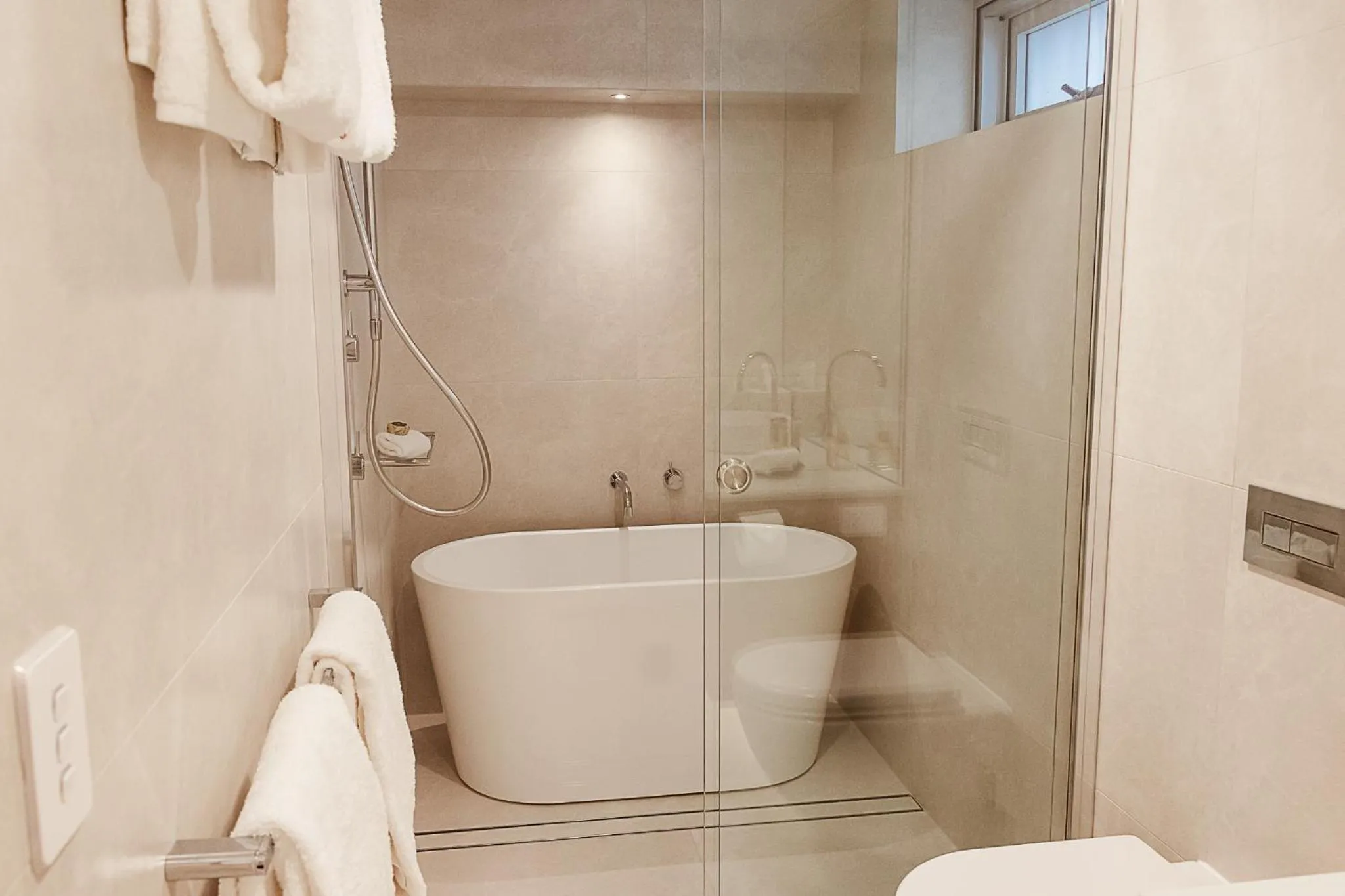 Bath in Netanya Noosa Beachfront Resort