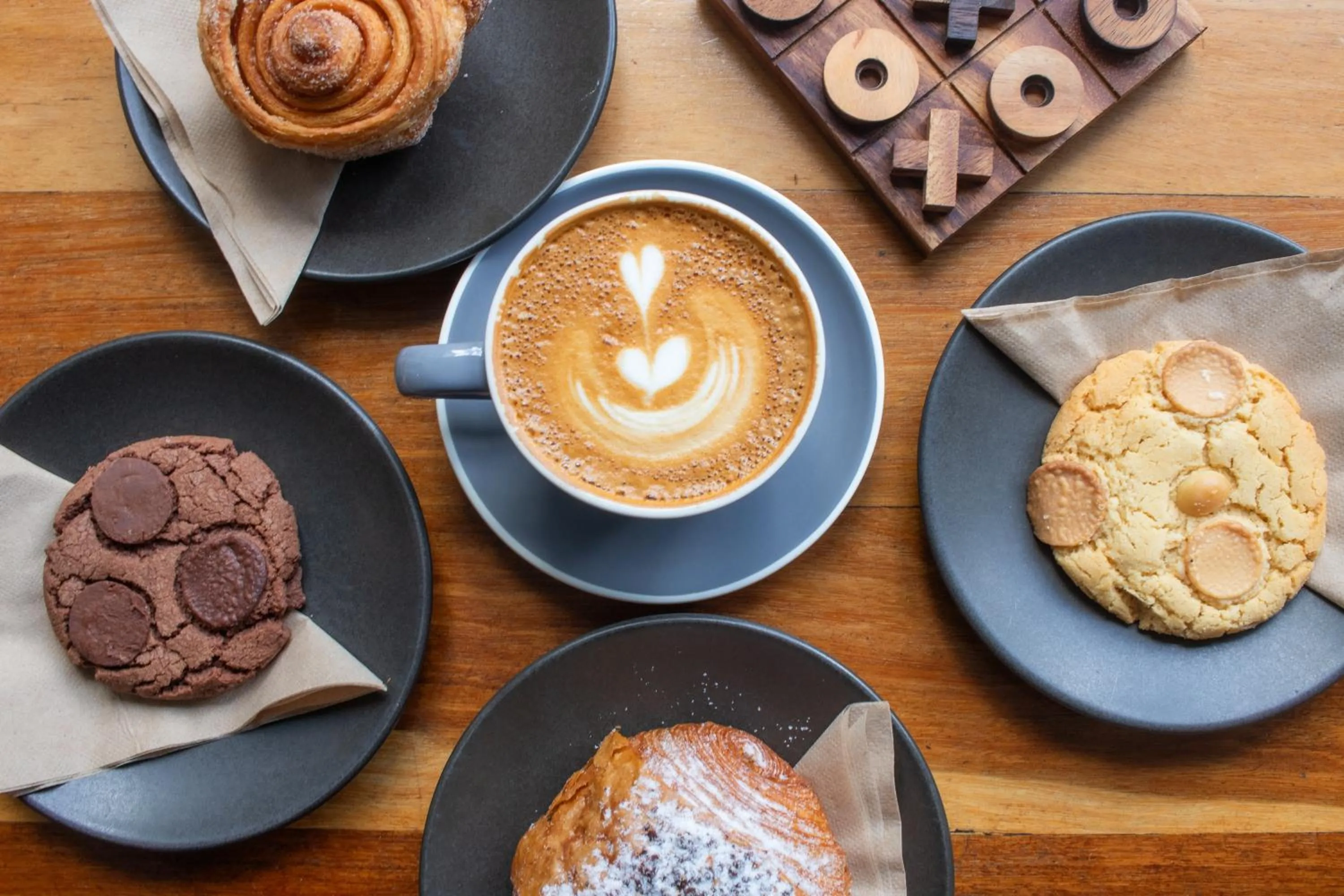 Restaurant/places to eat in Netanya Noosa Beachfront Resort