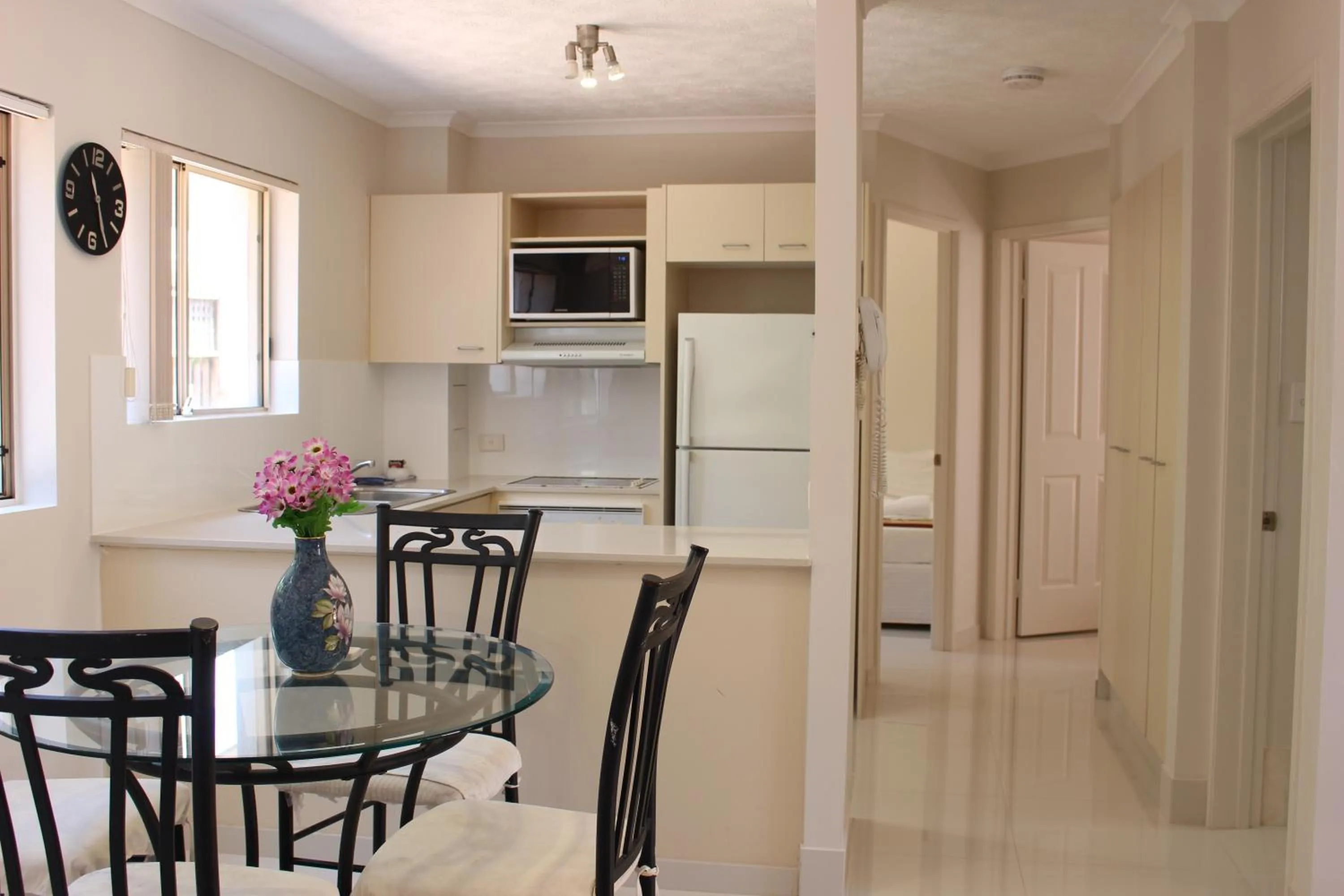 Dining area in Surfers Riverside