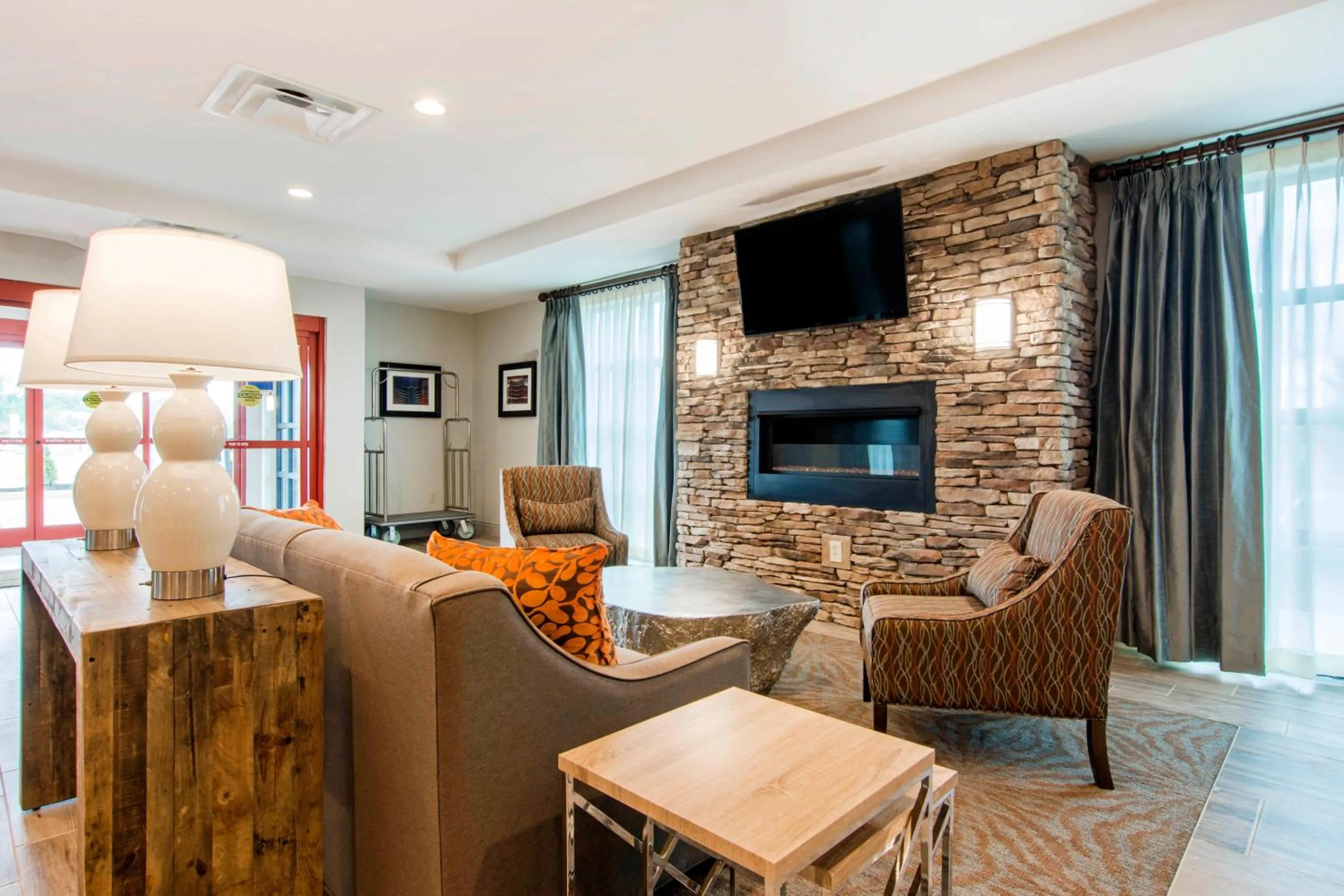 Communal lounge/ TV room in Comfort Inn & Suites East Ellijay