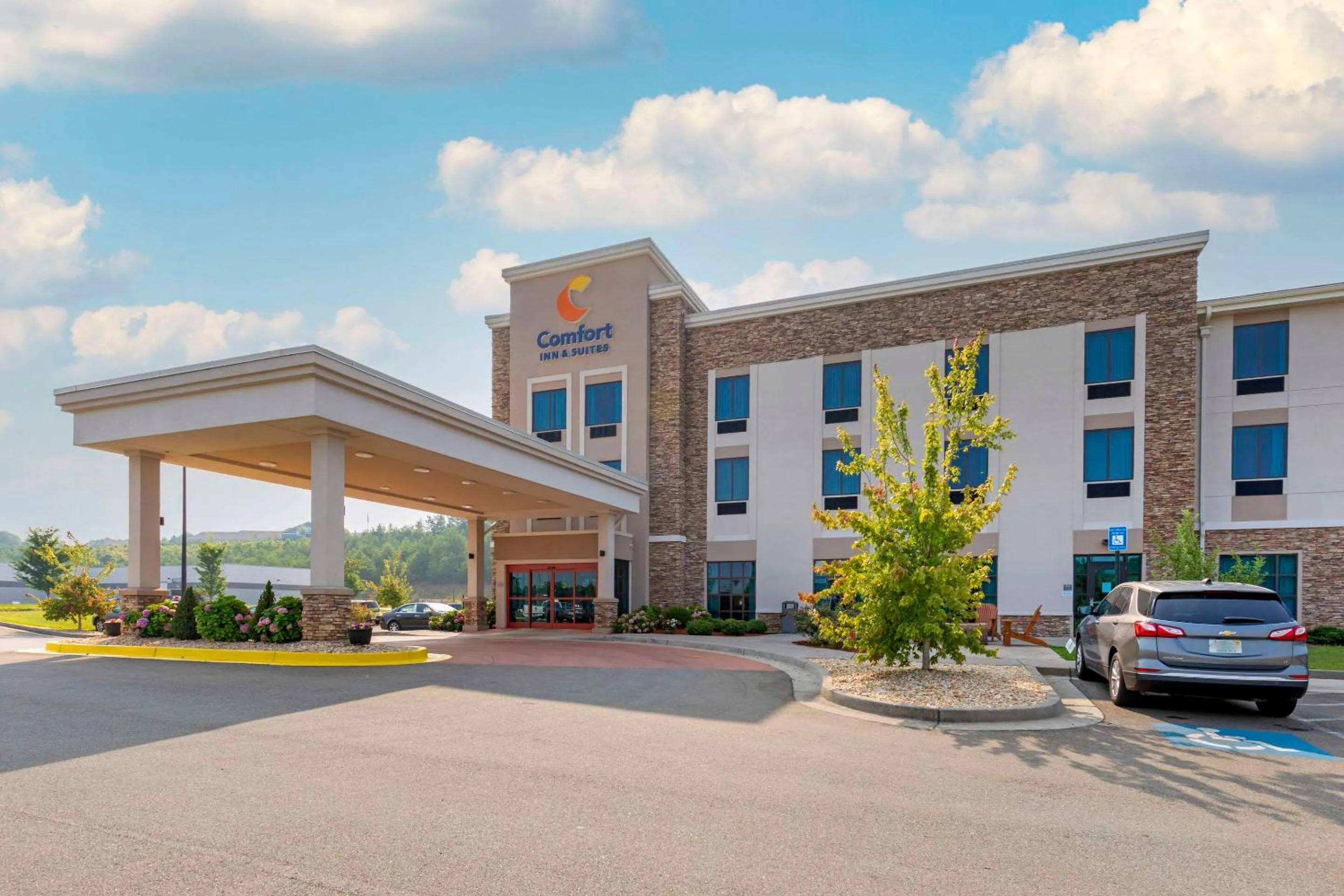 Property building in Comfort Inn & Suites East Ellijay