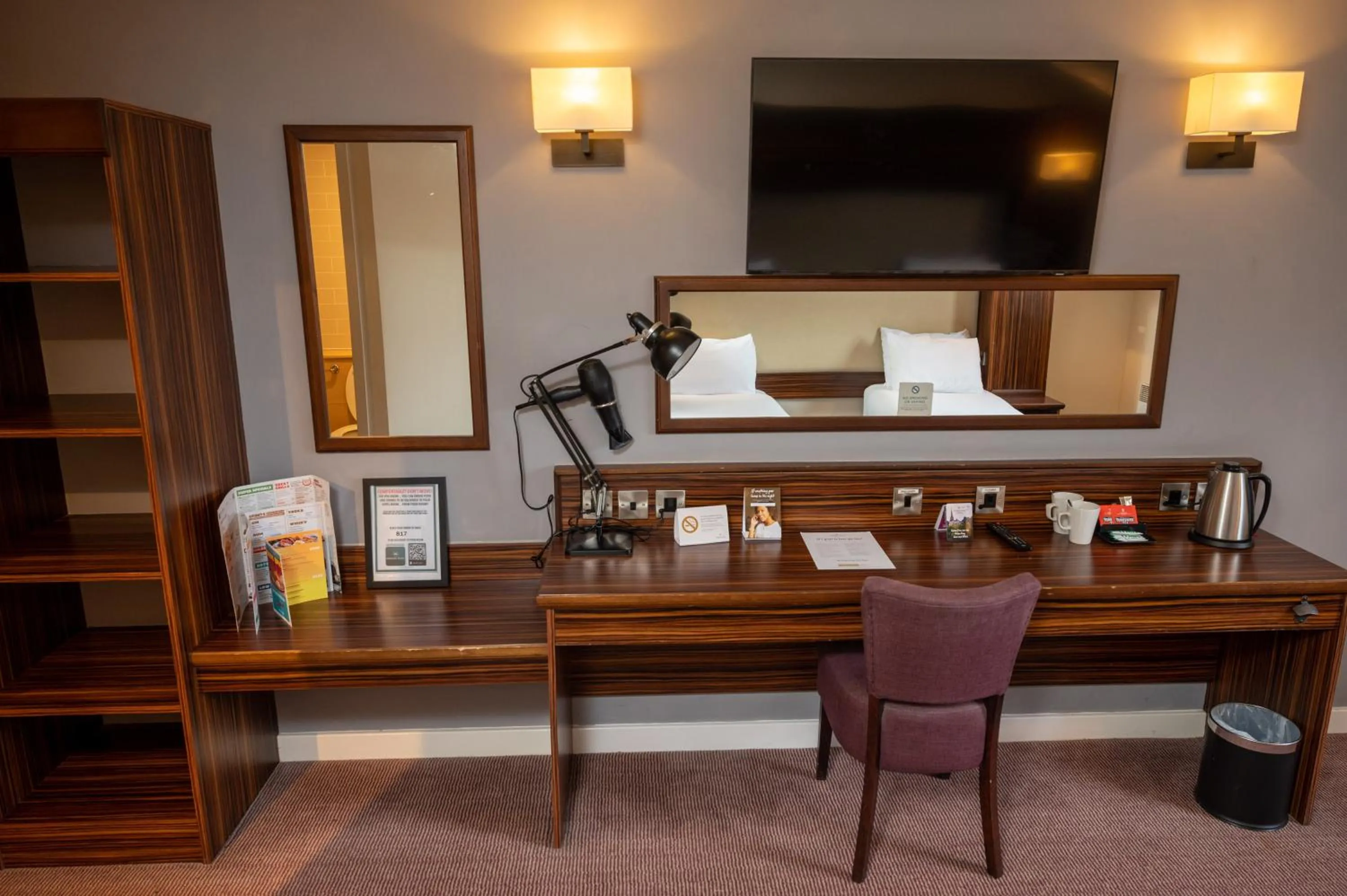 Coffee/tea facilities in The Fernhurst by Greene King Inns