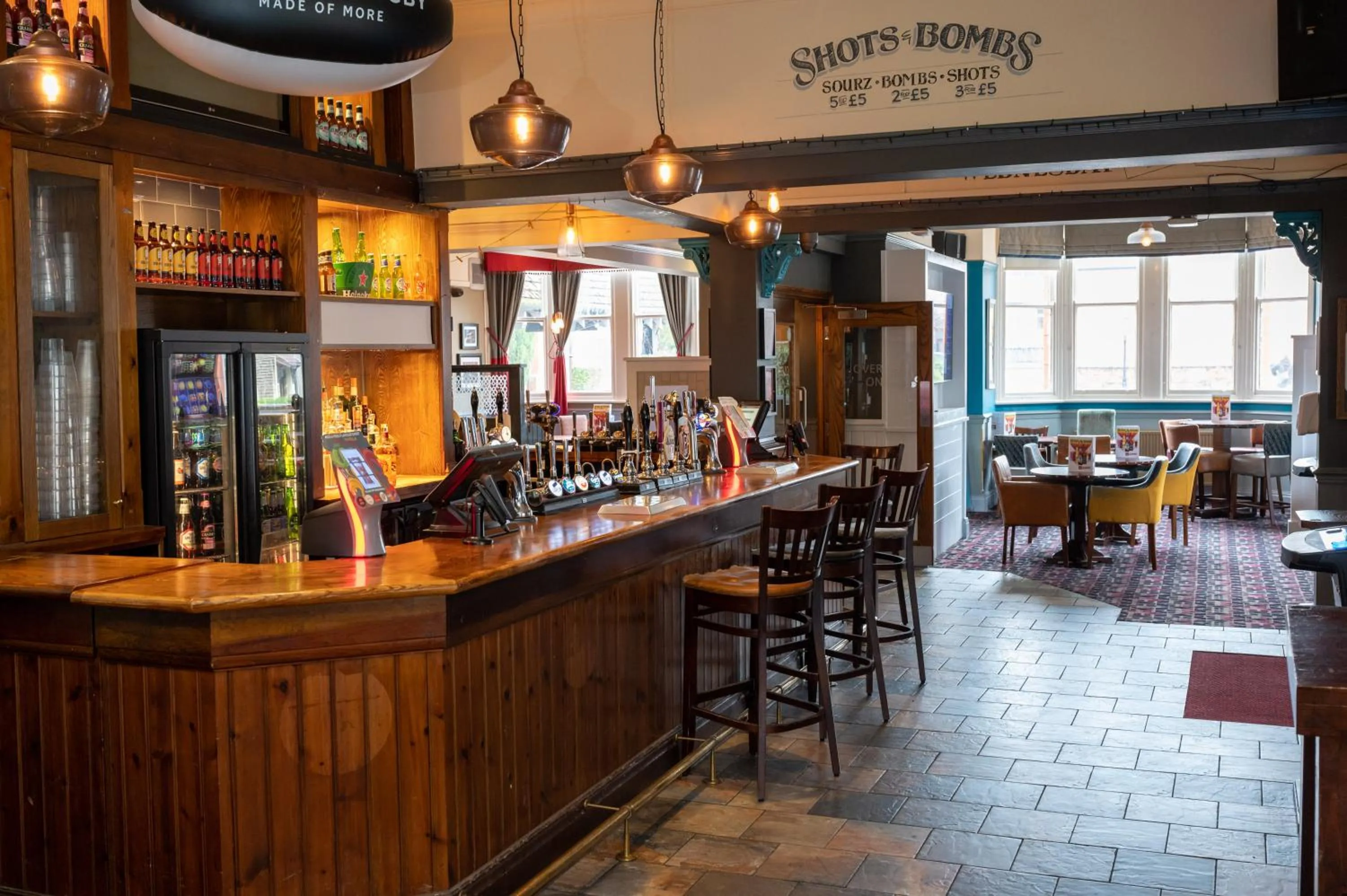 Lounge or bar in The Fernhurst by Greene King Inns