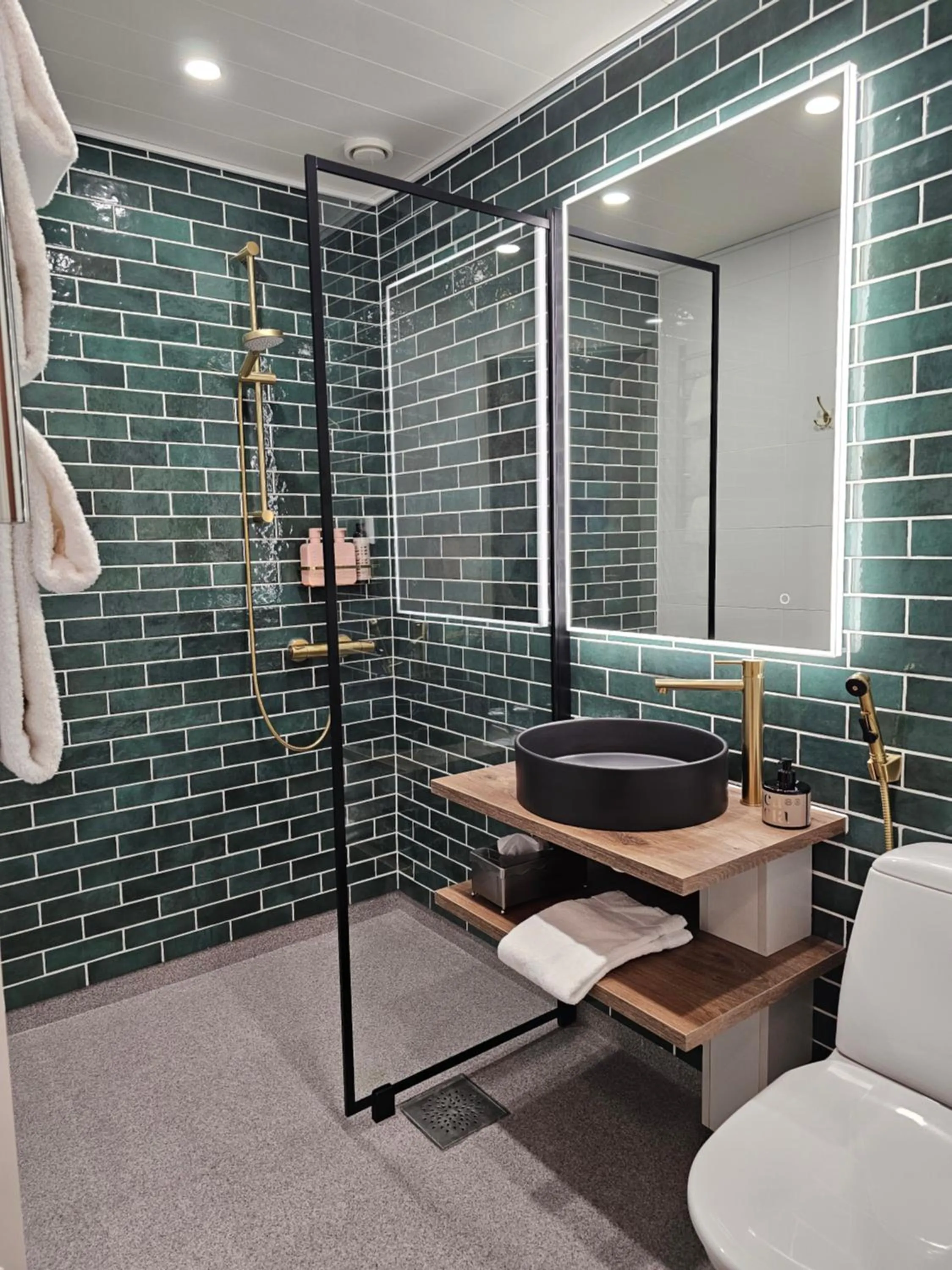 Bathroom in Samantta Hotel & Restaurant