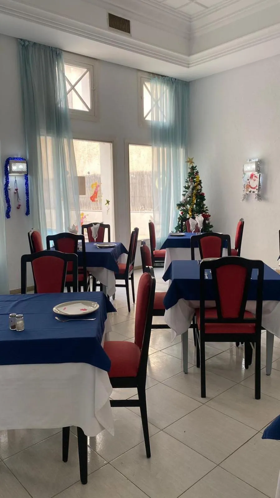 Restaurant/places to eat in Hotel Mezri