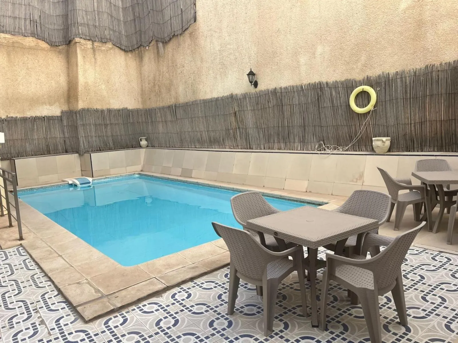 Swimming pool in Hotel Mezri