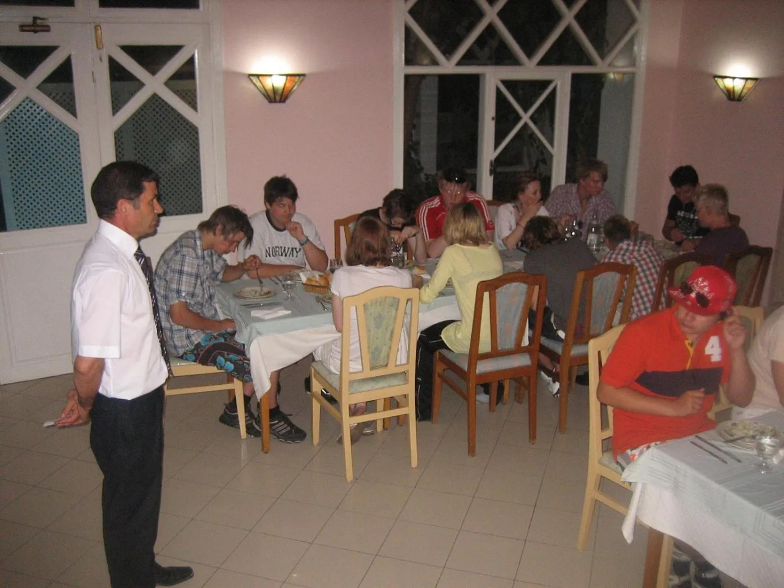 Restaurant/places to eat in Hotel Mezri