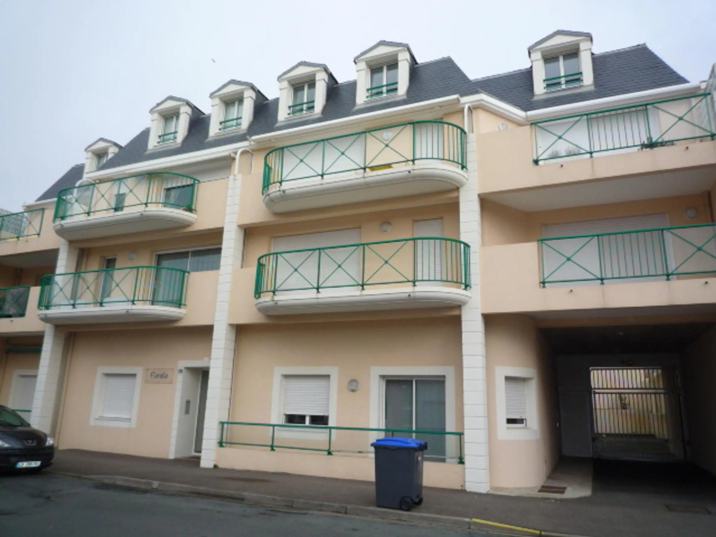 Appartement T2 : grande terrasse équipée, parking, à 200m de la mer et 400m de la plage - FR-1-92-735