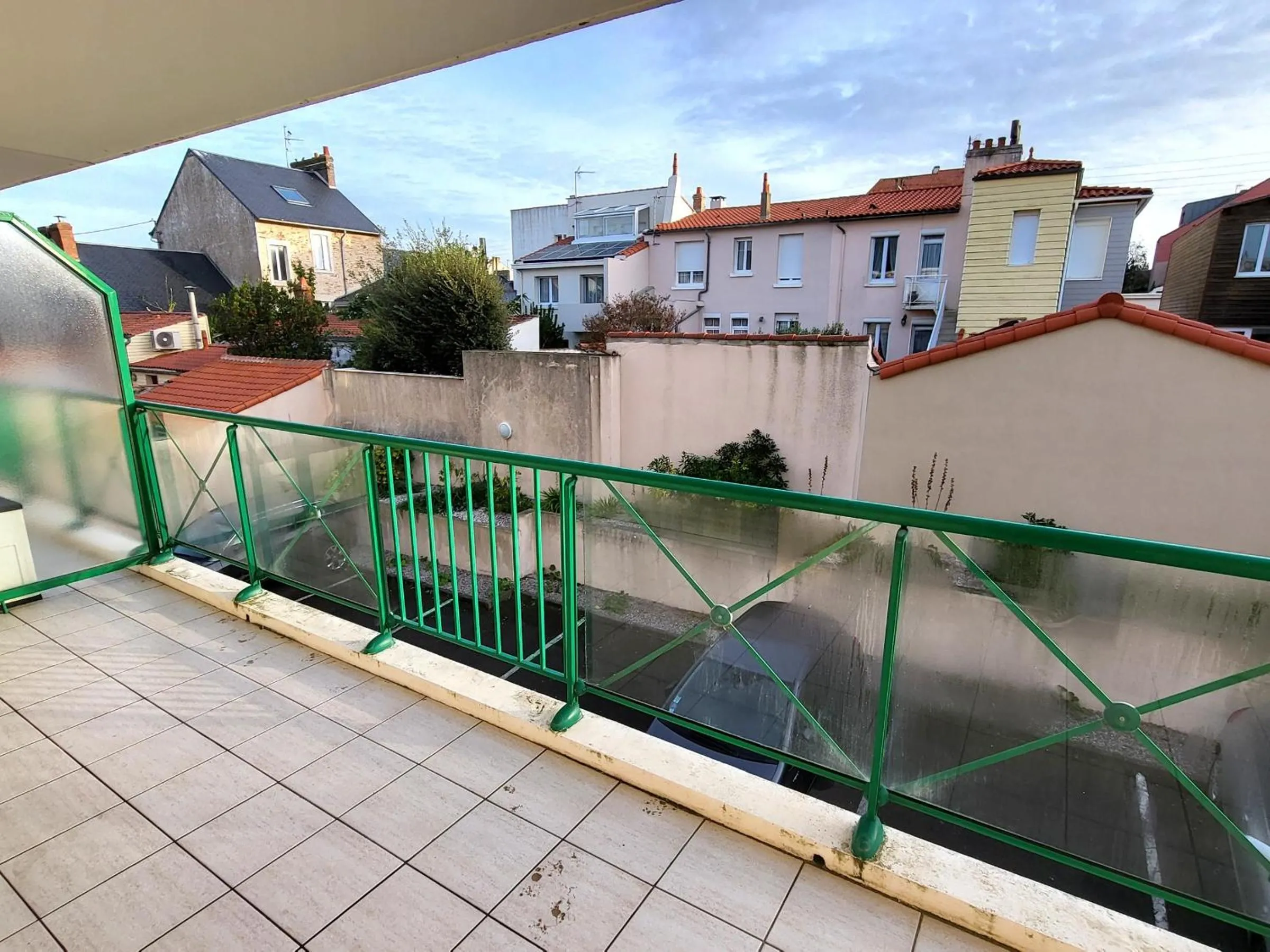 Appartement T2 : grande terrasse équipée, parking, à 200m de la mer et 400m de la plage - FR-1-92-735