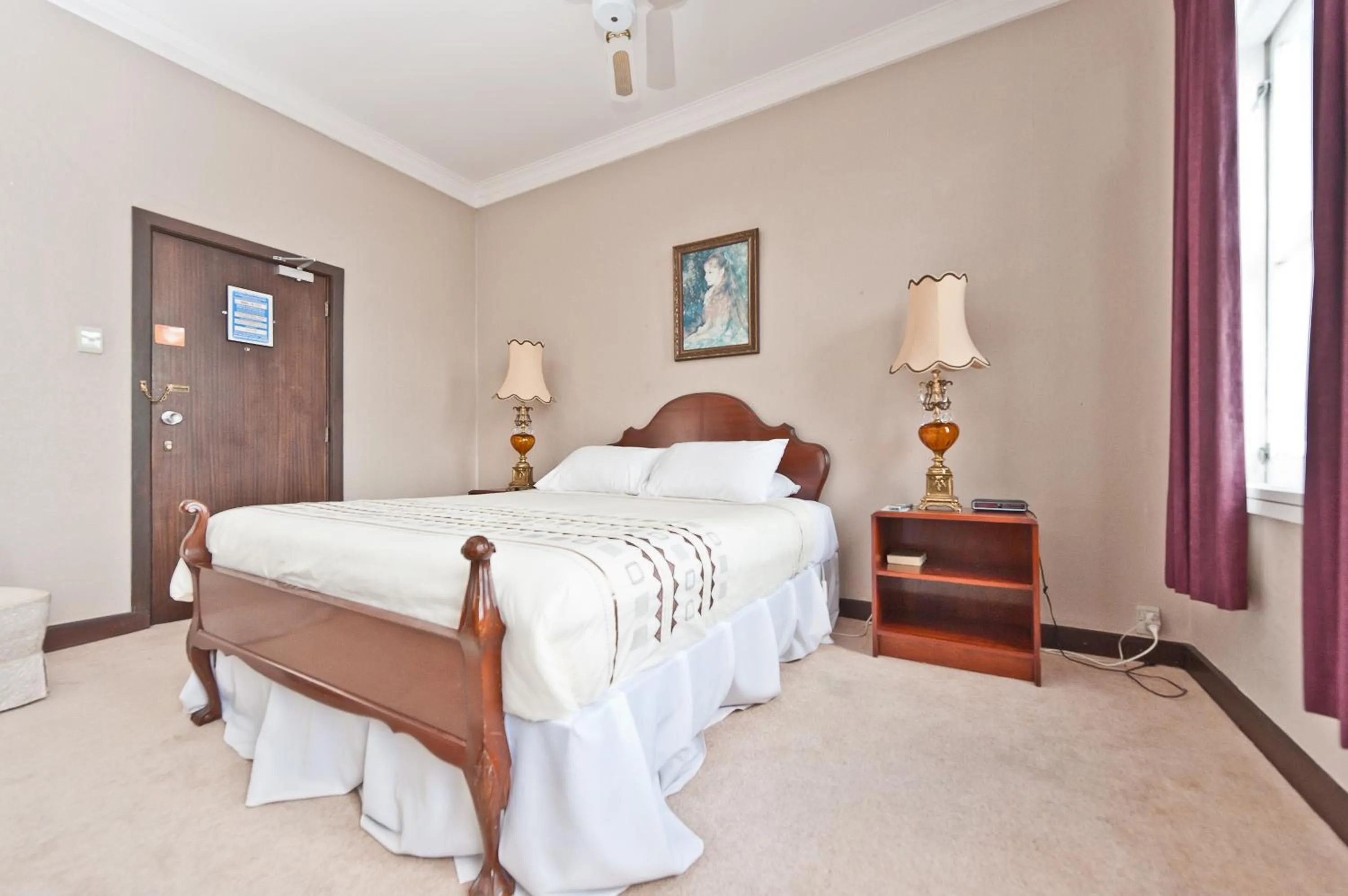 Bed in The Grand Hotel Wanganui