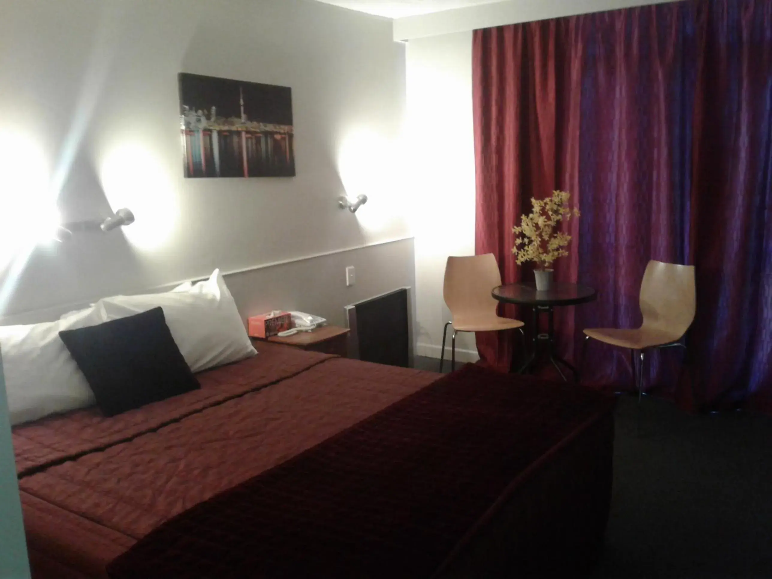 King Room with Balcony in The Grand Hotel Wanganui King Room with Balcony in The Grand Hotel Wanganui