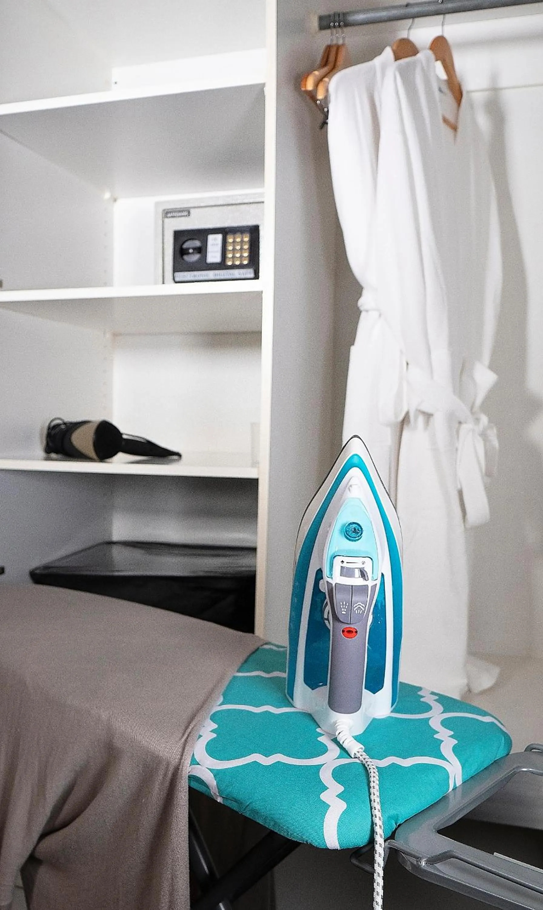 Property building in Carnmore Hotel Takapuna