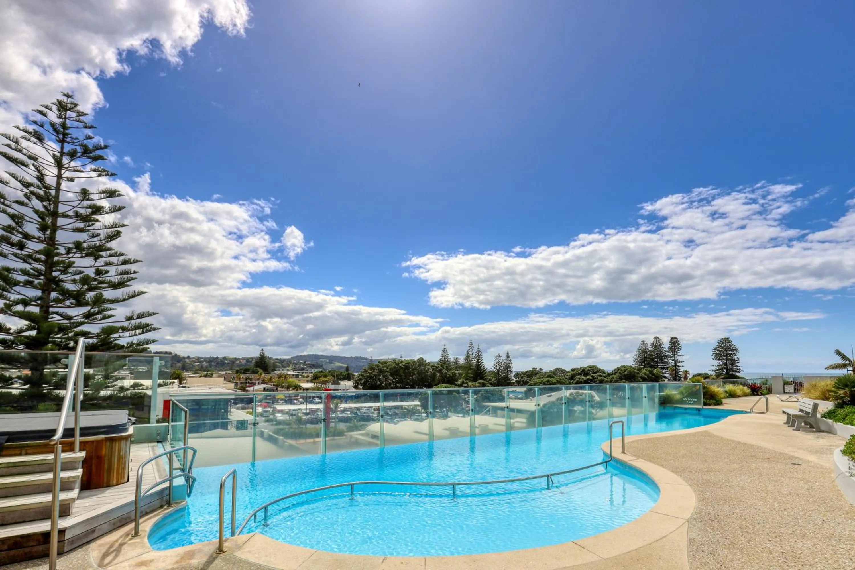 Swimming pool in Marsden Suites Nautilus Orewa