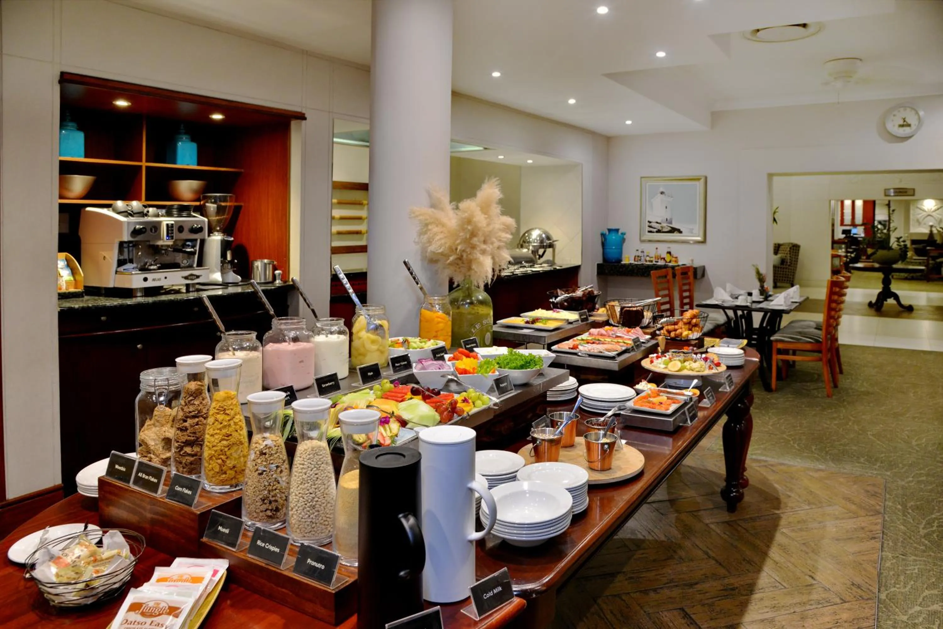 Buffet breakfast in Courtyard Hotel Gqeberha