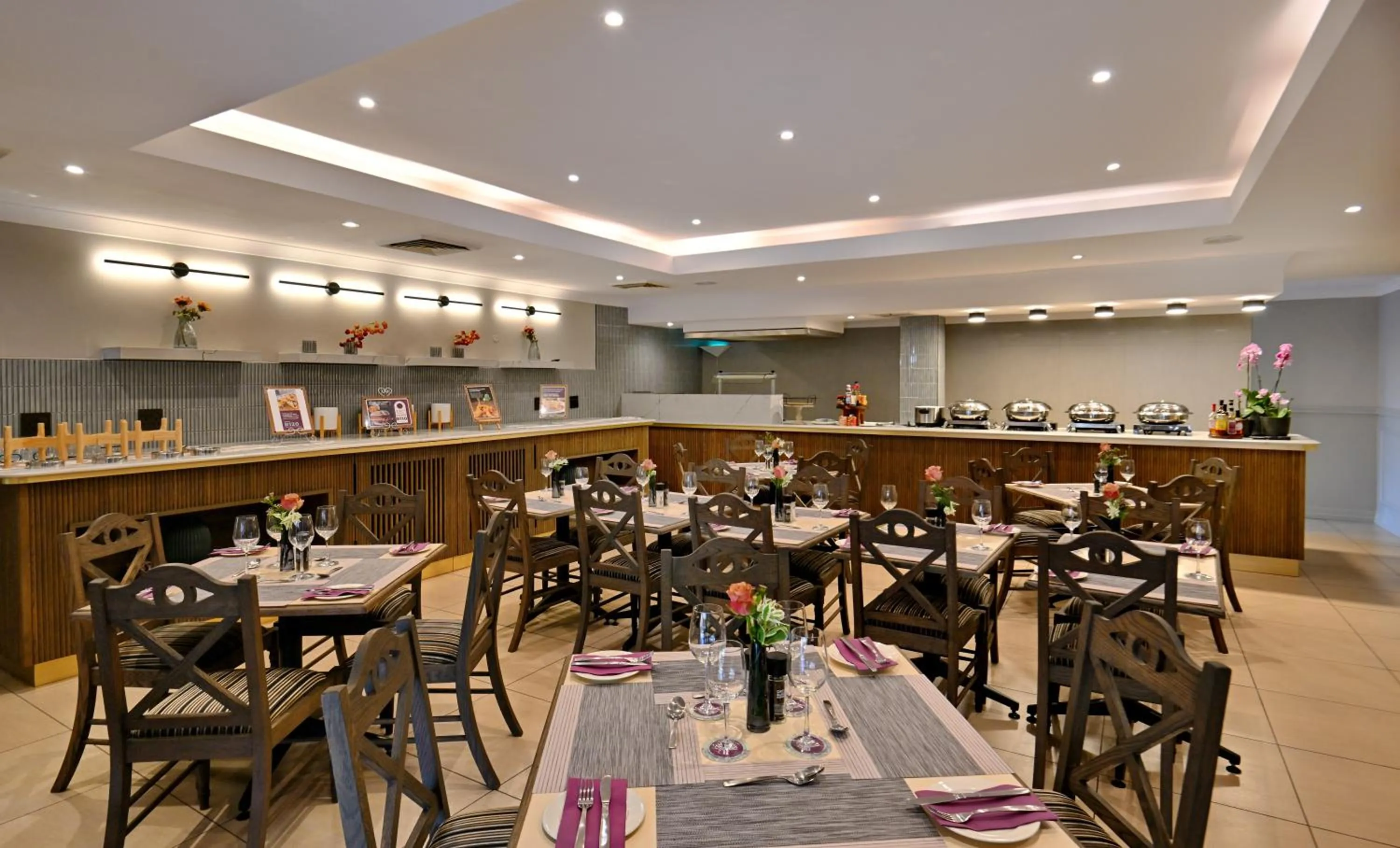 Dining area in Courtyard Hotel Rosebank