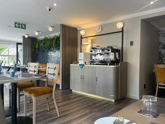 Restaurant/places to eat in Courtyard Hotel Sandton