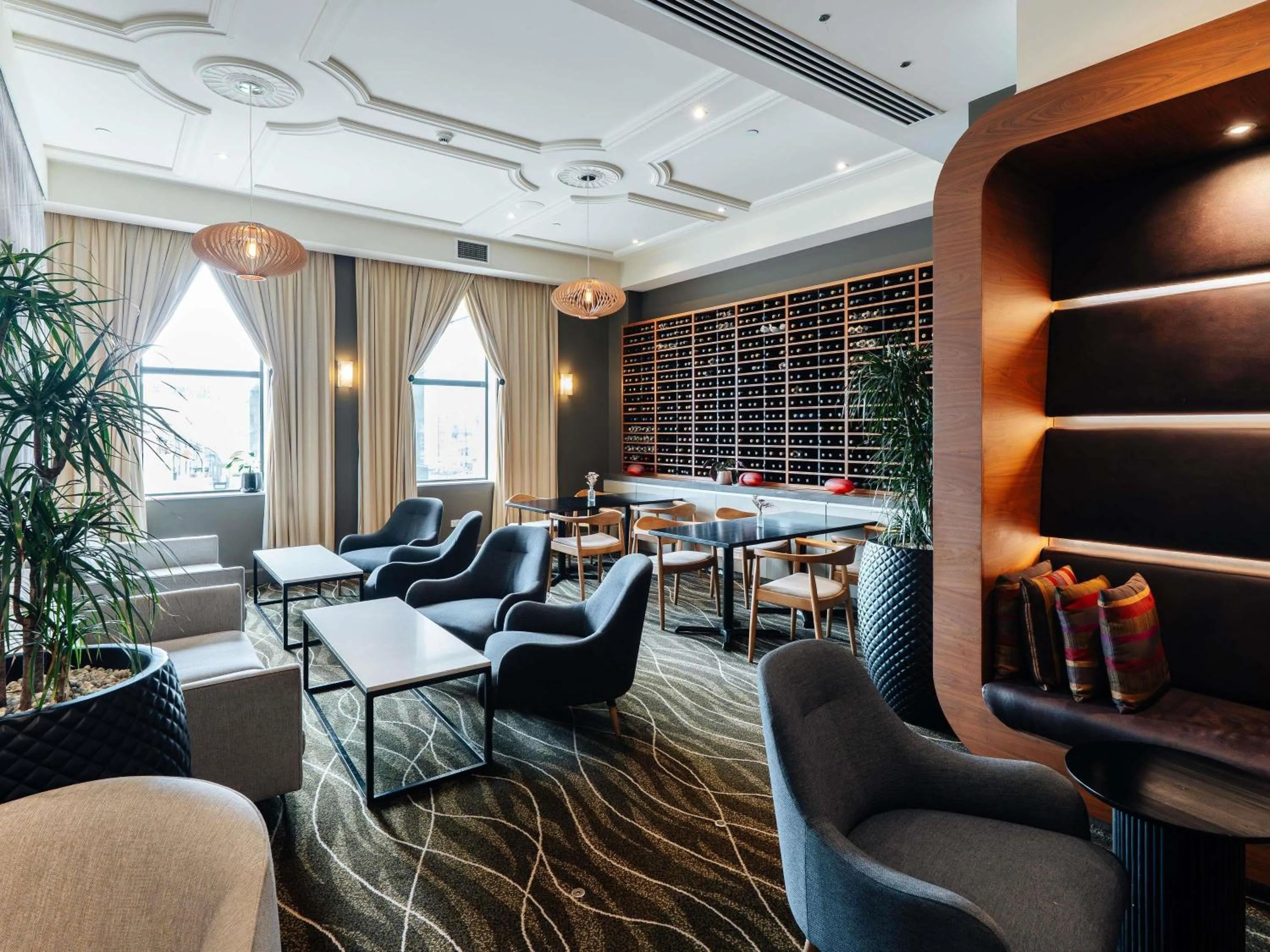 Lounge or bar in Novotel Christchurch Cathedral Square
