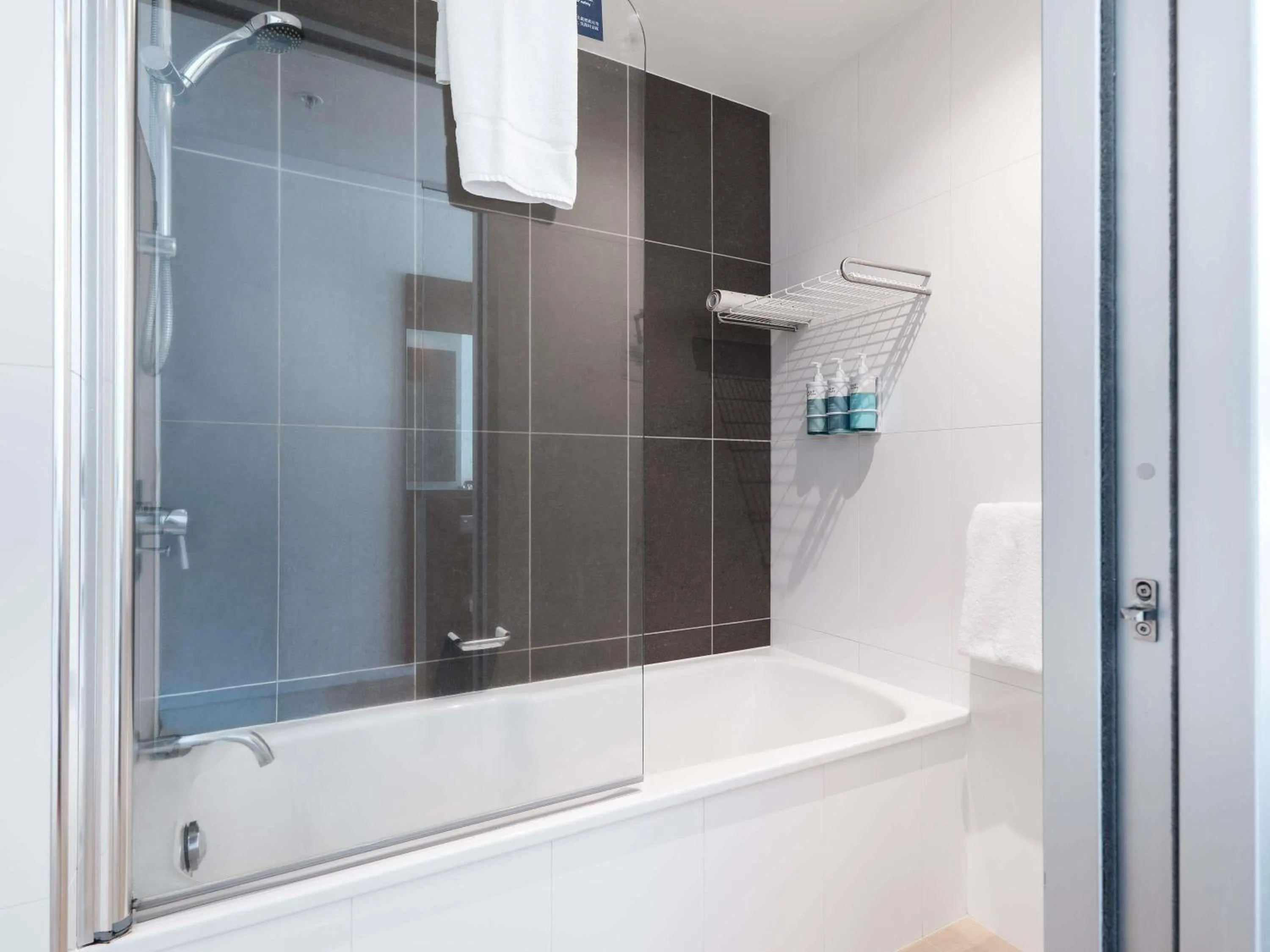 Bedroom in Novotel Christchurch Cathedral Square